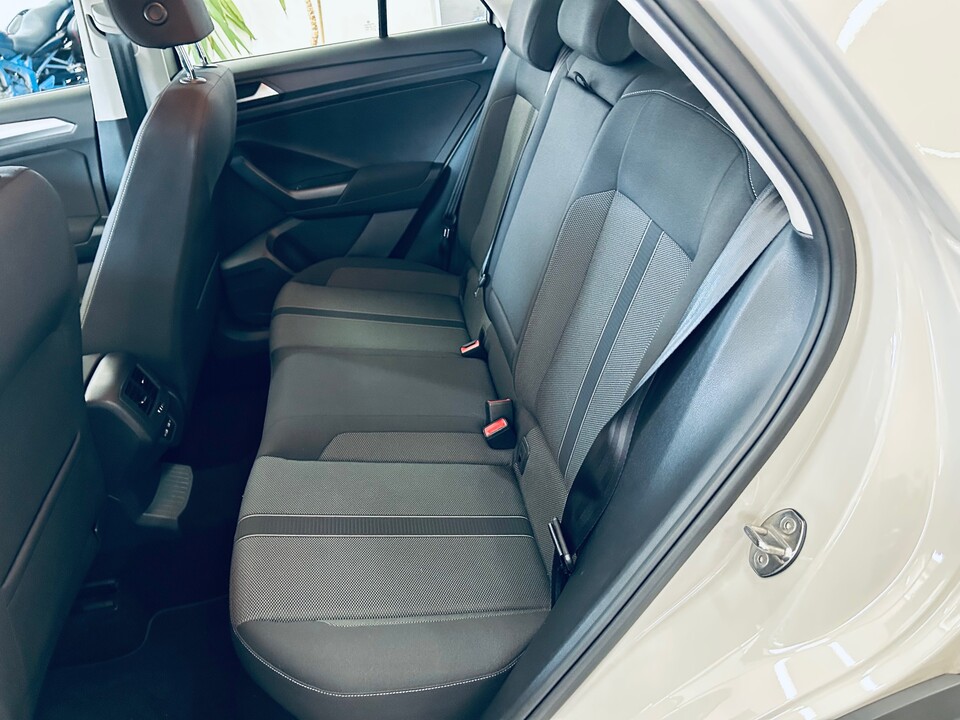 Volkswagen T-Roc LIFE Benzina