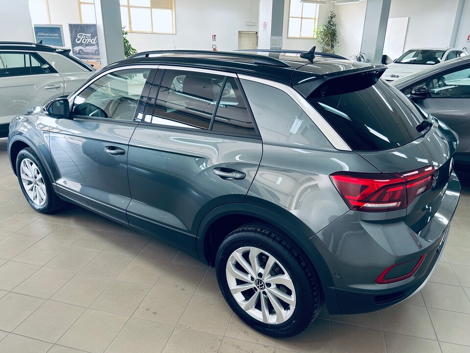 Volkswagen T-Roc LIFE Benzina