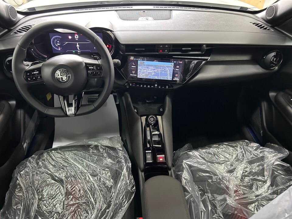 Alfa Romeo Junior SPECIALE Elettrica / Benzina