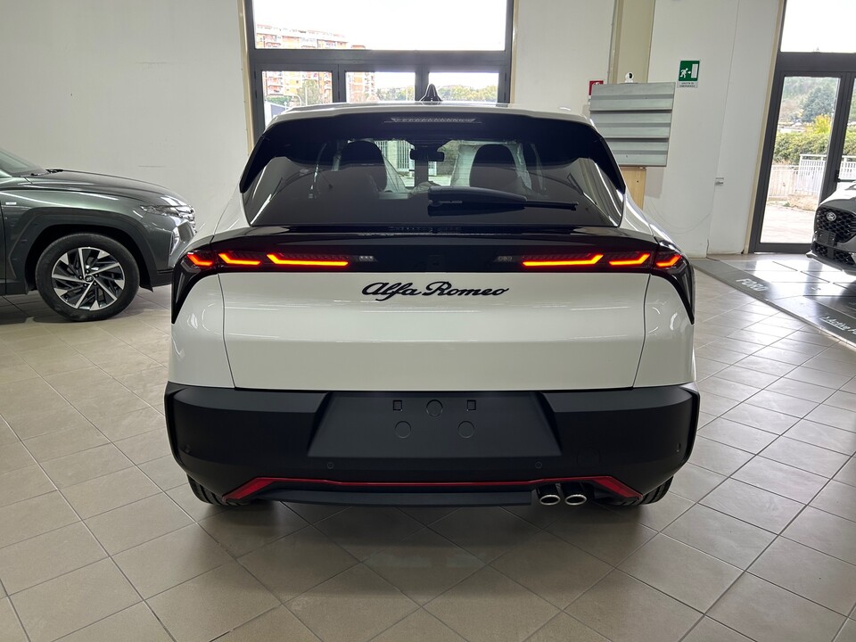 Alfa Romeo Junior SPECIALE Elettrica / Benzina