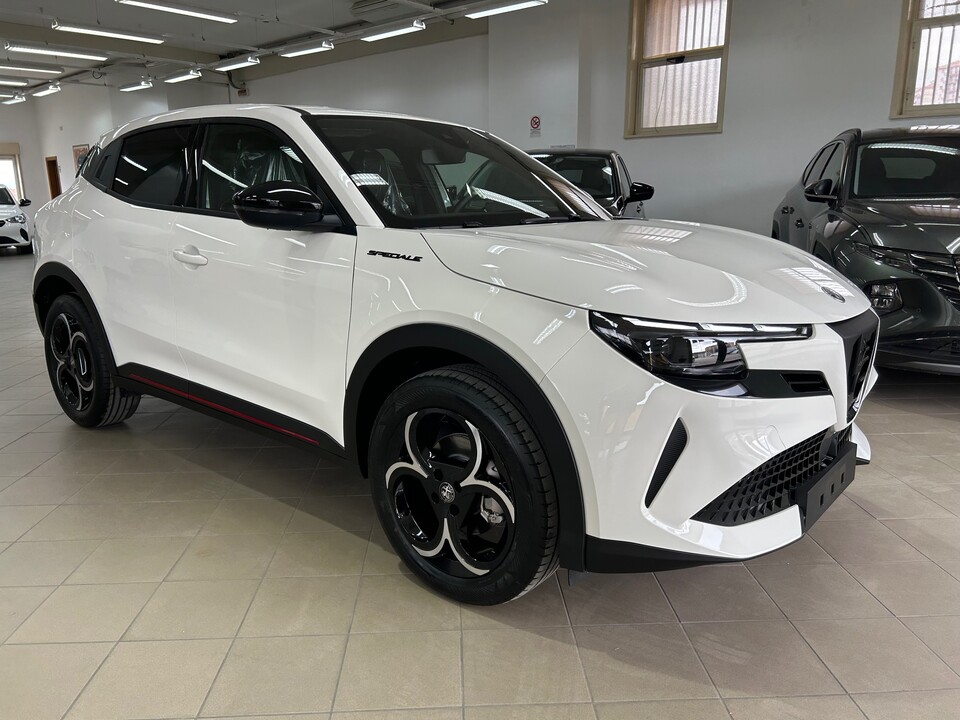 Alfa Romeo Junior SPECIALE Elettrica / Benzina