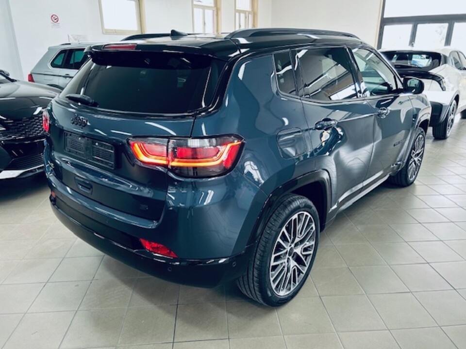 Jeep Compass SUMMIT Elettrica / Benzina