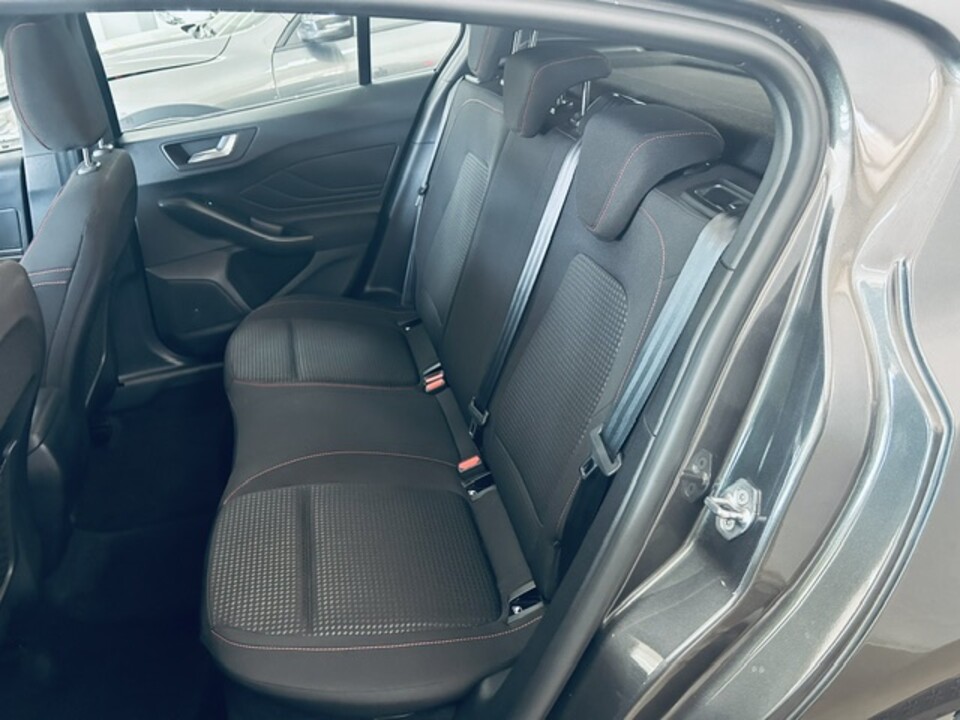Ford Focus ST-LINE Elettrica / Benzina