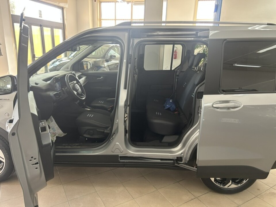 Ford Transit COURIER ACTIVE Benzina