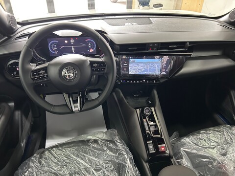 Alfa Romeo Junior SPECIALE Elettrica / Benzina