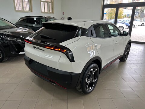 Alfa Romeo Junior SPECIALE Elettrica / Benzina