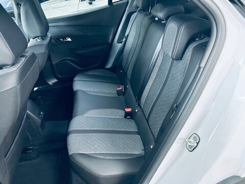 Peugeot 2008 ALLURE Benzina