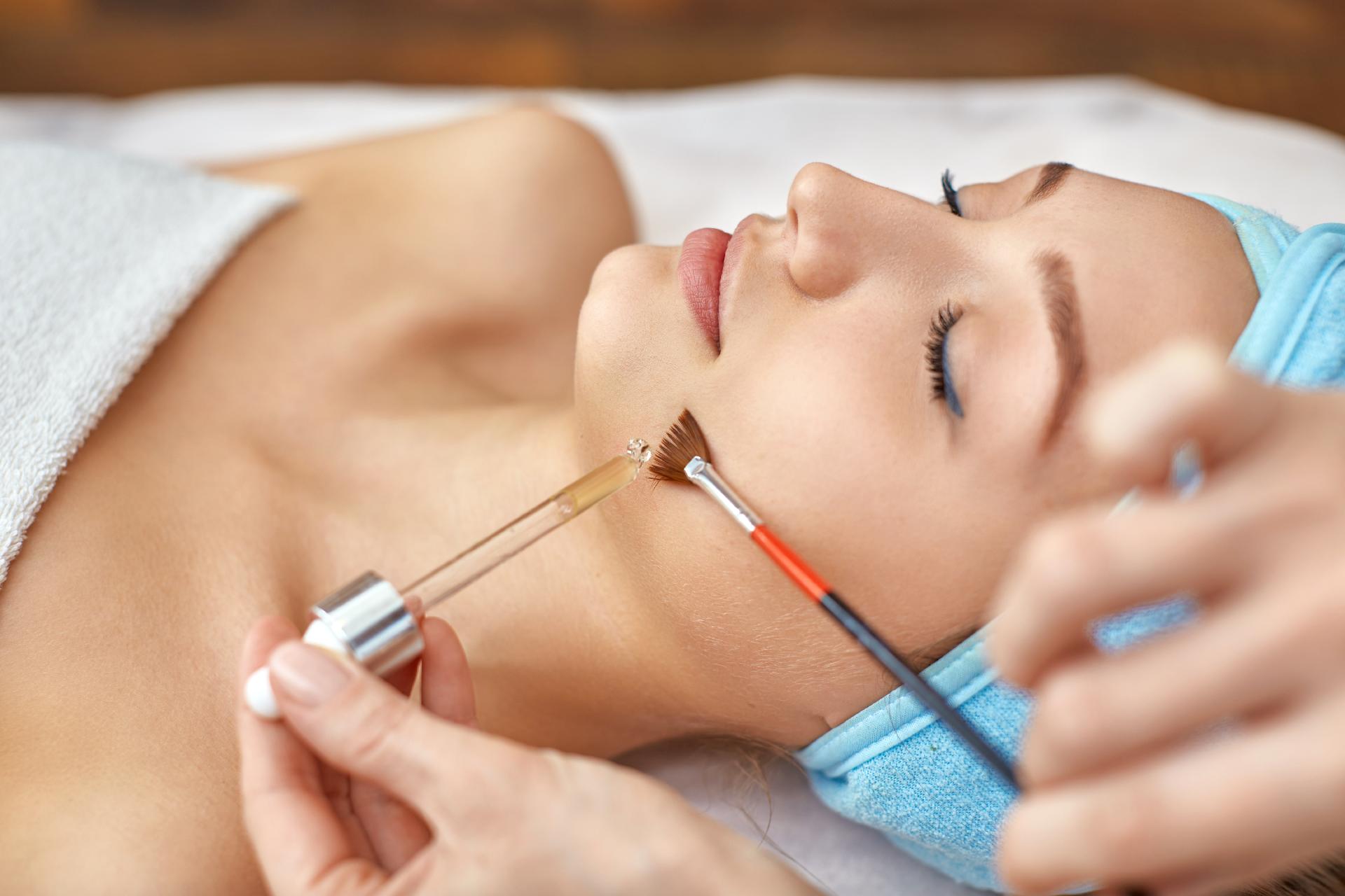 Corso di Cosmetologia Applicata Viso  - Specializzazione Acido Mandelico- Catania
