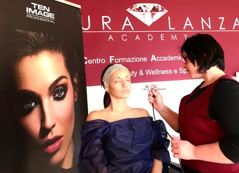 Corso Airbrush Make-up ( Make-up con l'ausilio dell'Aerografo ) Catania 2023