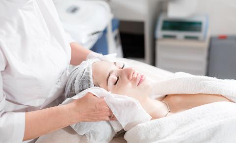 Corso di Pulizia Viso Profonda e Trattamento Della Pelle Protocollo Svizzero