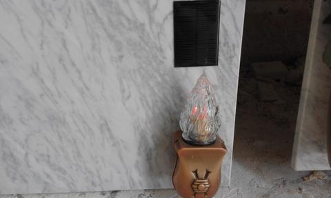 Fiammella a energia solare per cimitero