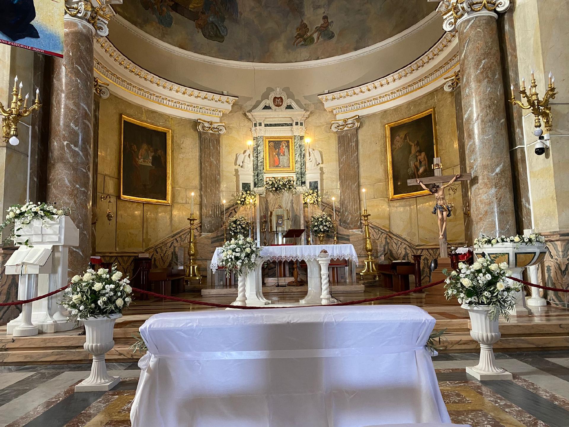 Composizioni Floreali liturgiche Anna dei fiori chiesa
