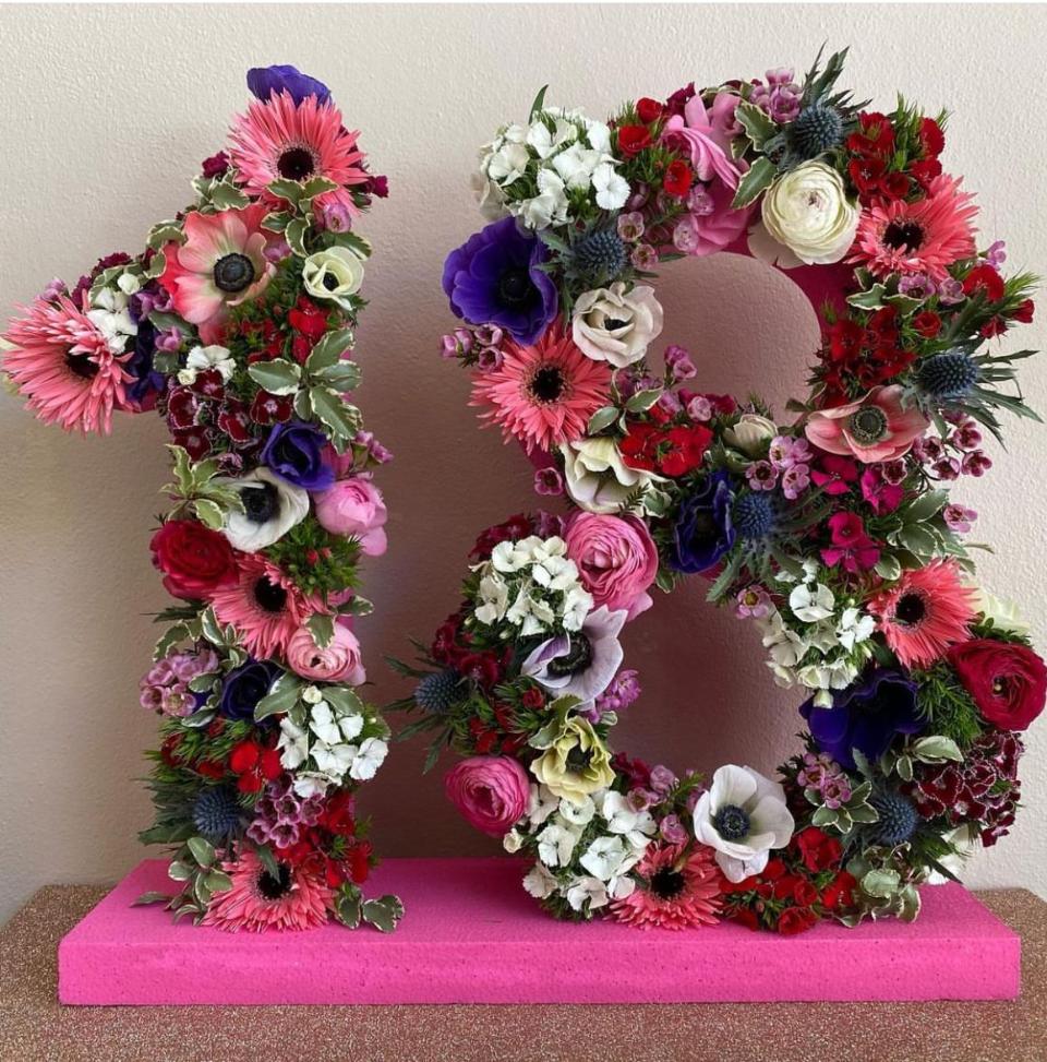 Lettera/numero con fiori recisi Anna dei fiori flower box