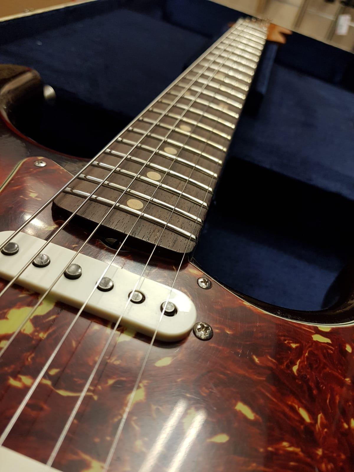FENDER CUSTOM SHOP LIMITED EDITION ROASTED PINE STRATOCASTER DLX CLOSET CLASSIC CHOCOLATE SUNBURST