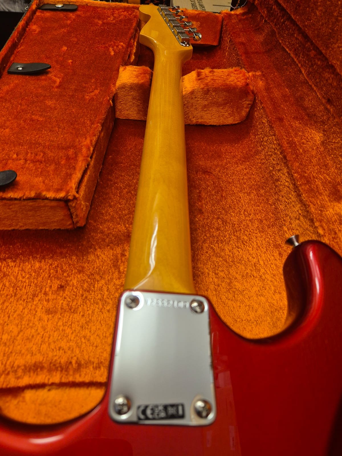 FENDER AMERICAN VINTAGE II 1965 STRATOCASTER ROUND-LAM RW CANDY APPLE RED