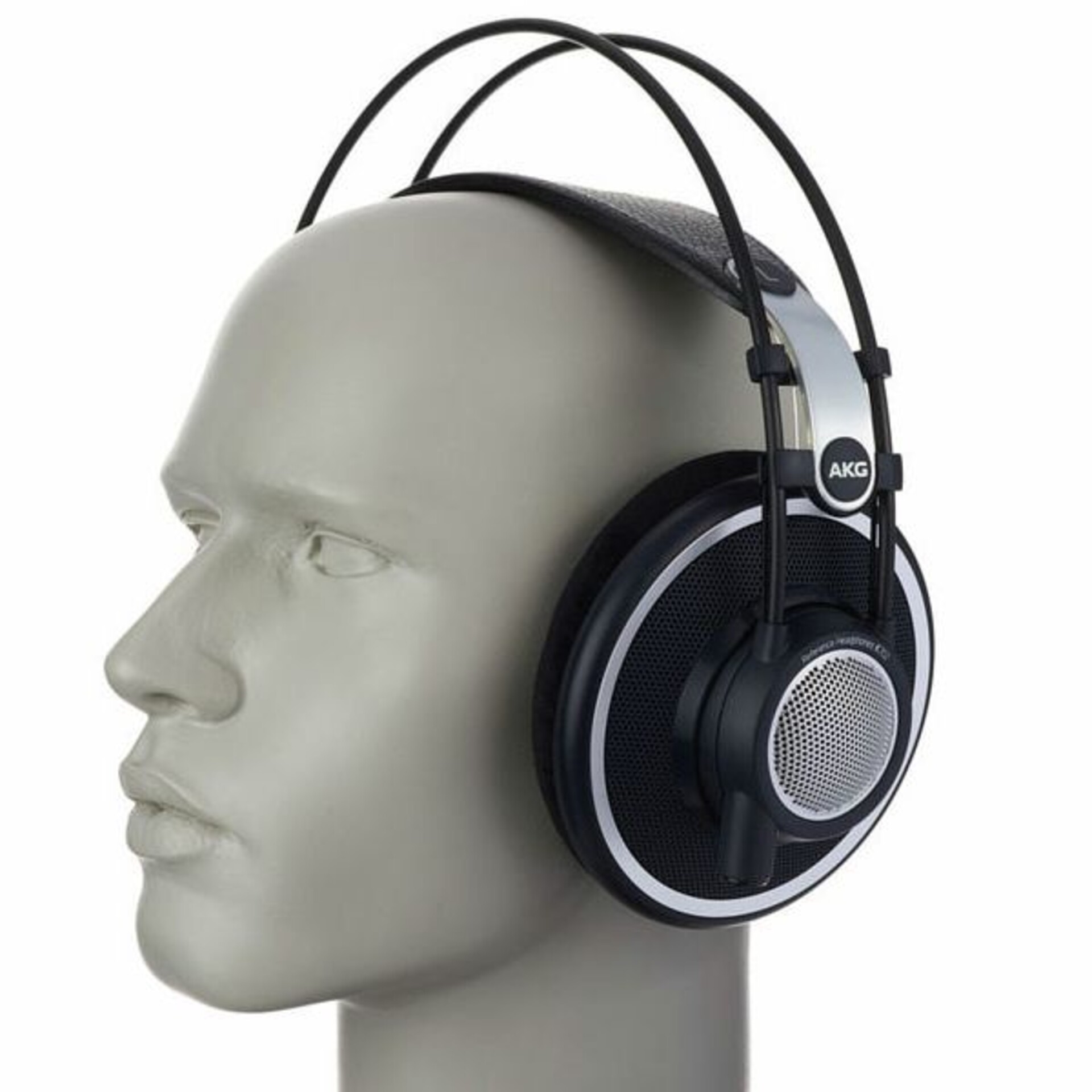 AKG K702