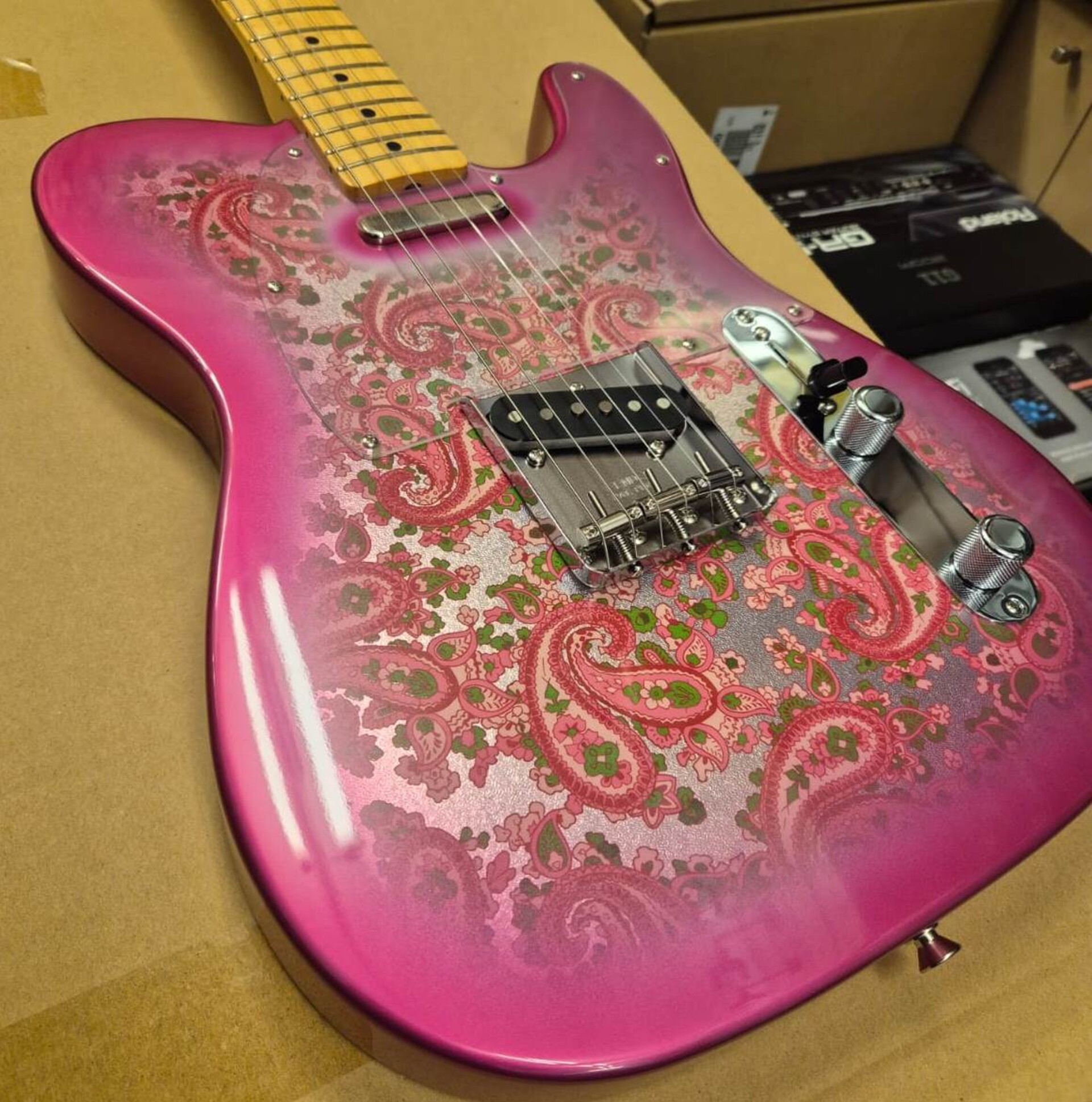 FENDER TELECASTER MADE IN JAPAN PINK PAISLEY LIMITED EDITION
