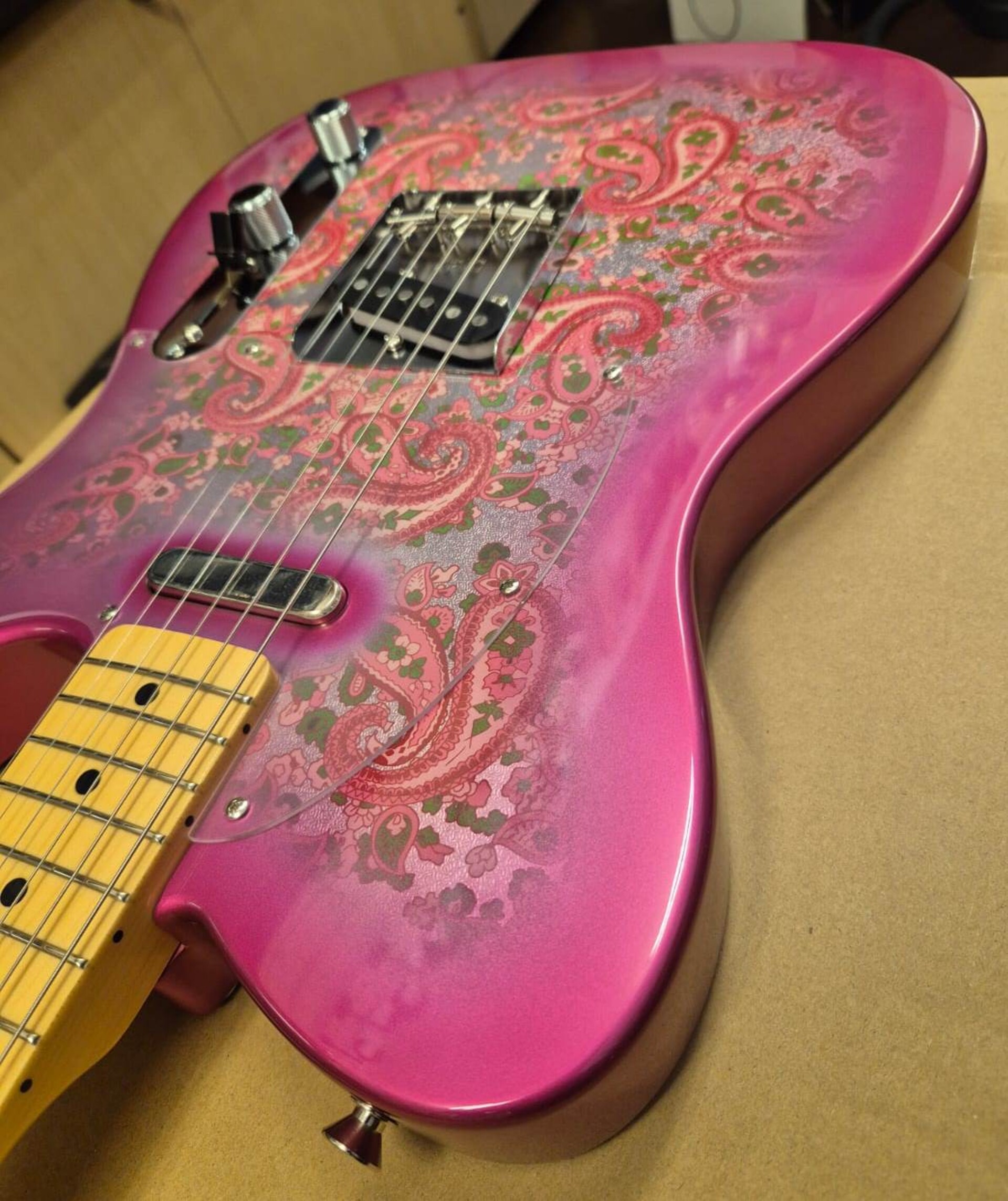 FENDER TELECASTER MADE IN JAPAN PINK PAISLEY LIMITED EDITION