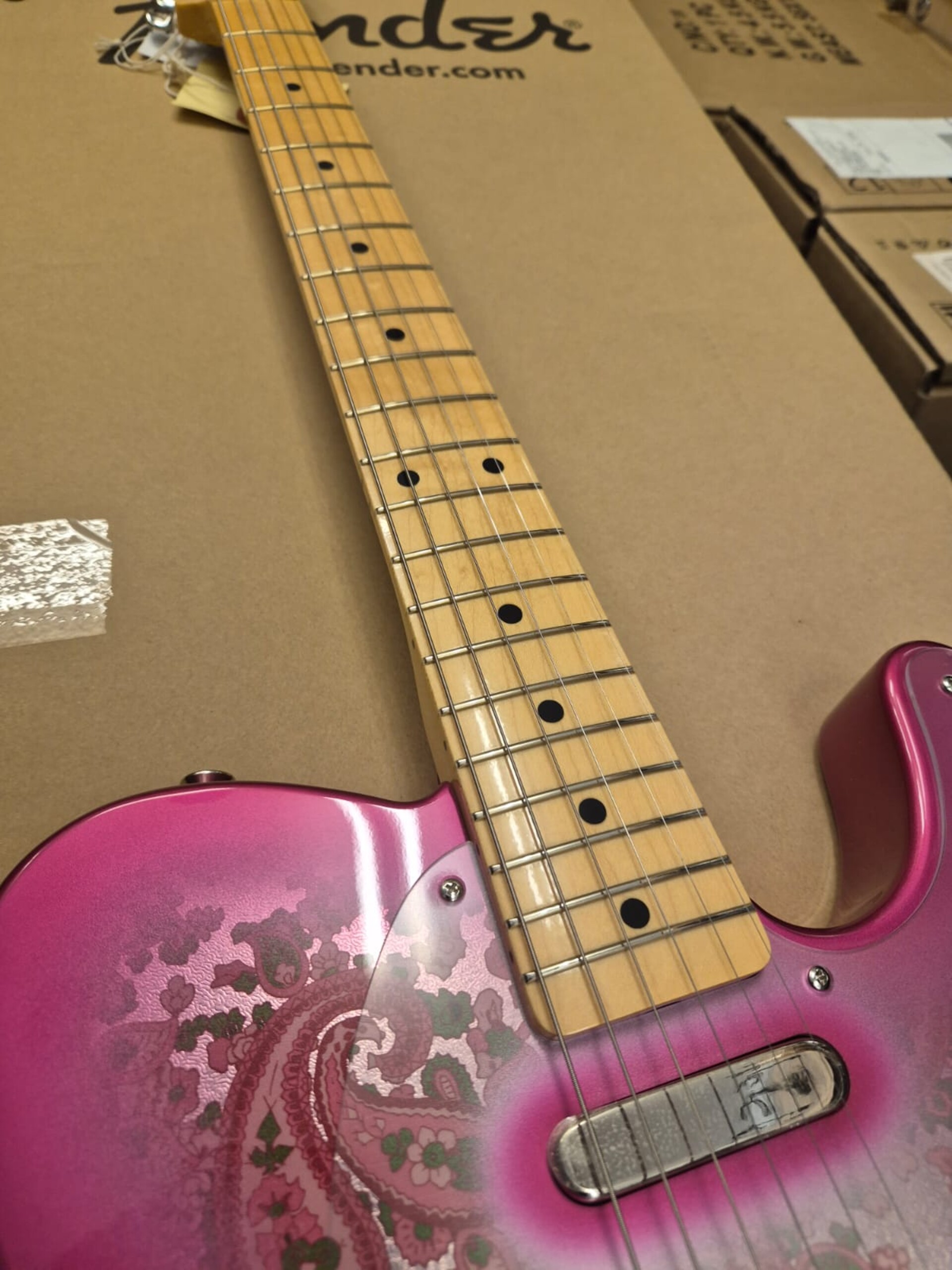 FENDER TELECASTER MADE IN JAPAN PINK PAISLEY LIMITED EDITION