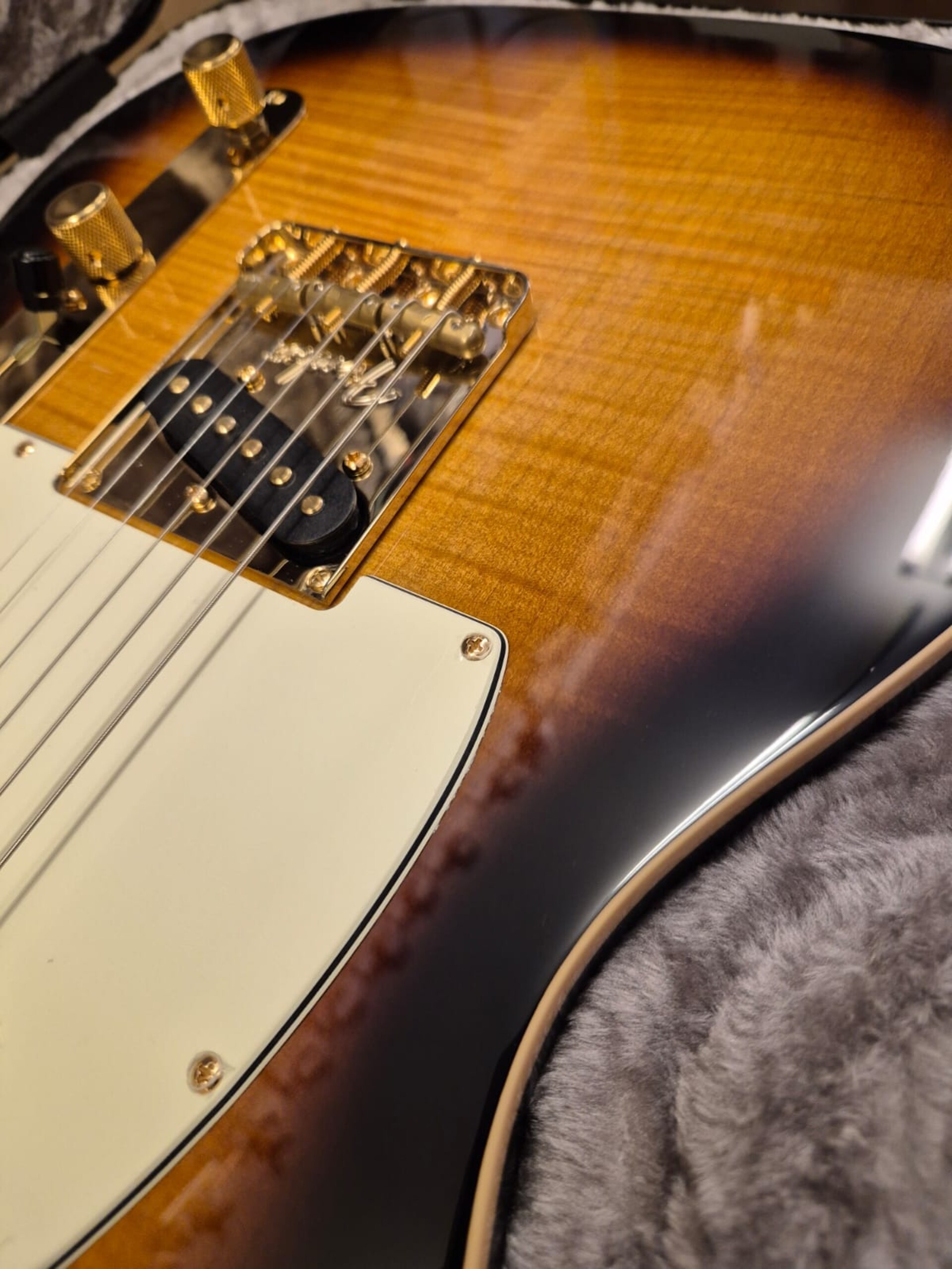 FENDER 75th ANNIVERSARY AMERICAN PROFESSIONAL CUSTOM TELECASTER