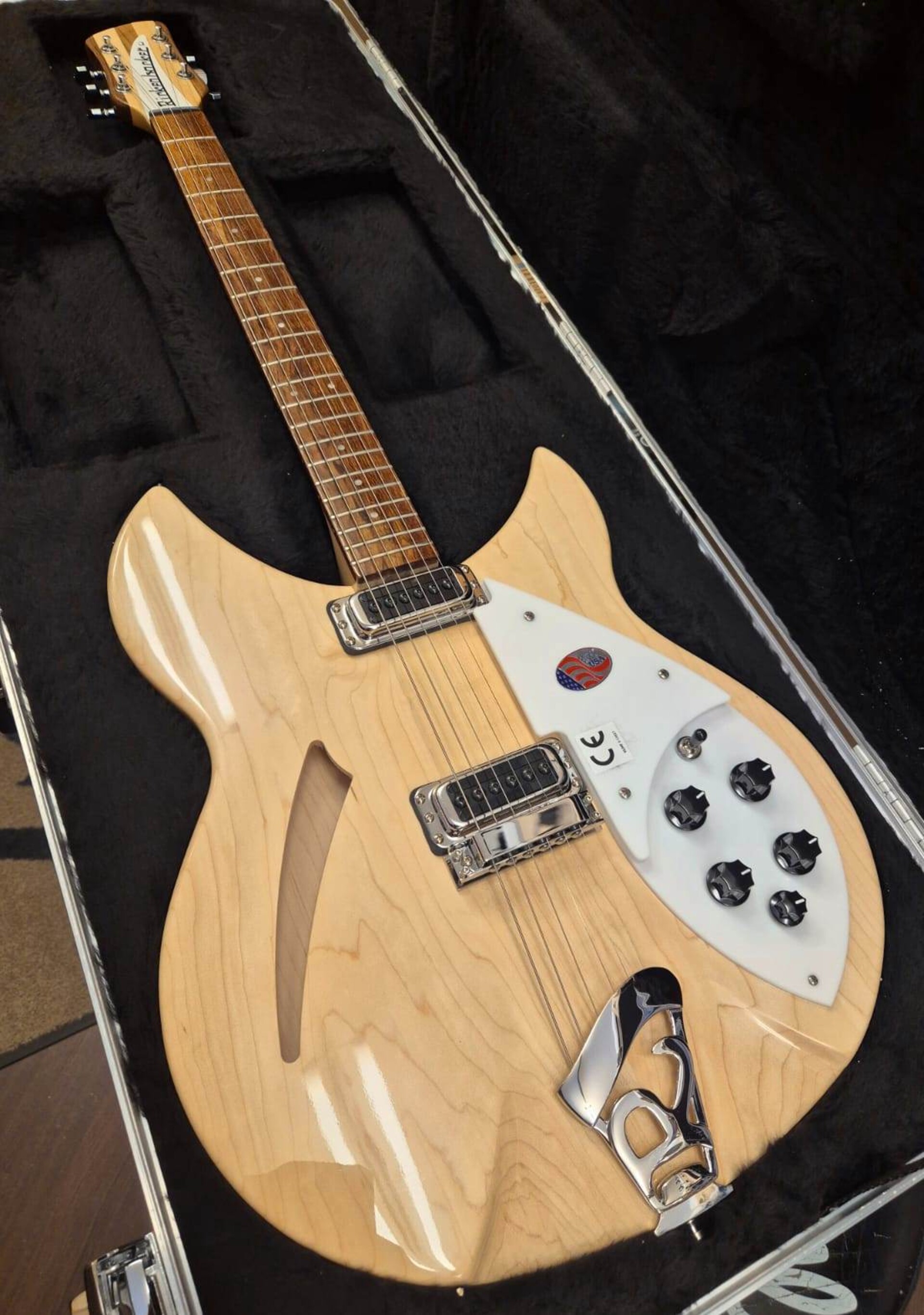 RICKENBACKER 330 MAPLE GLO