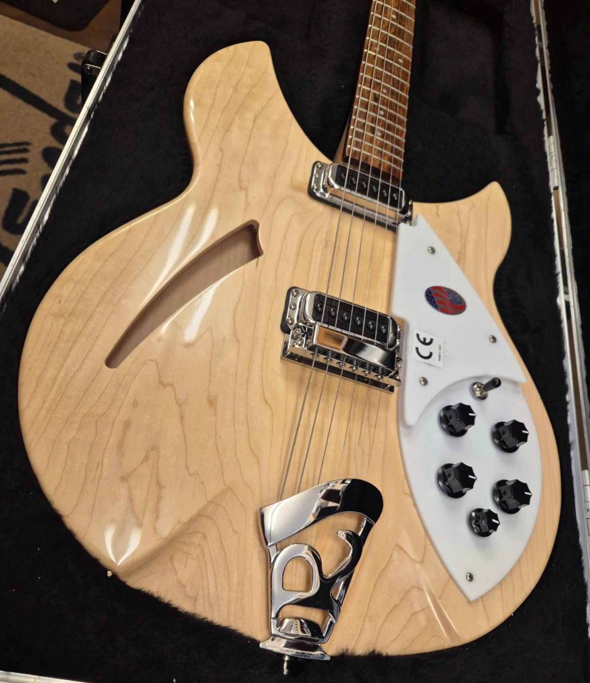 RICKENBACKER 330 MAPLE GLO