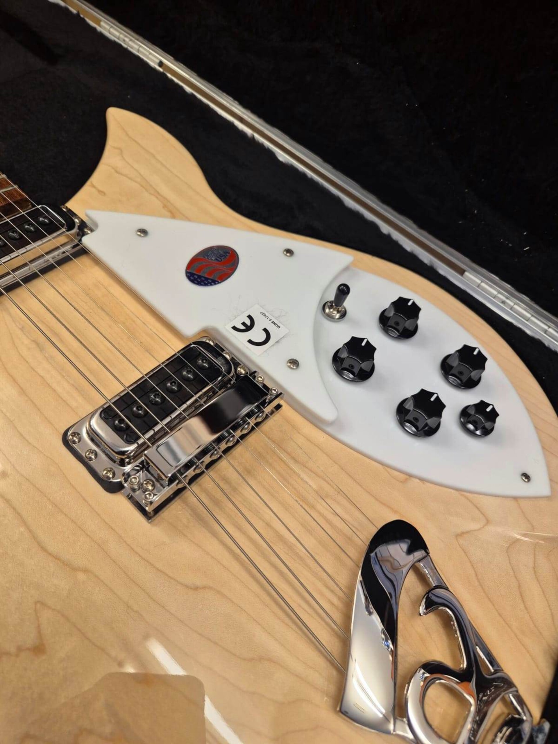 RICKENBACKER 330 MAPLE GLO