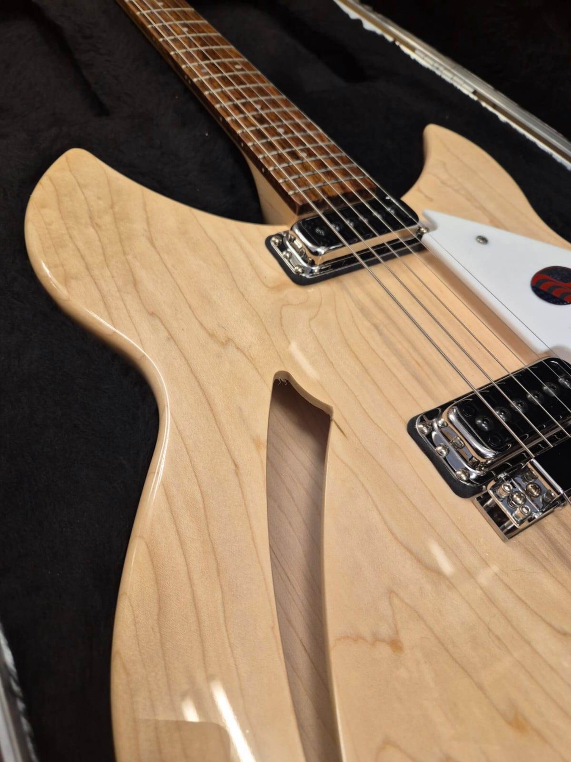 RICKENBACKER 330 MAPLE GLO