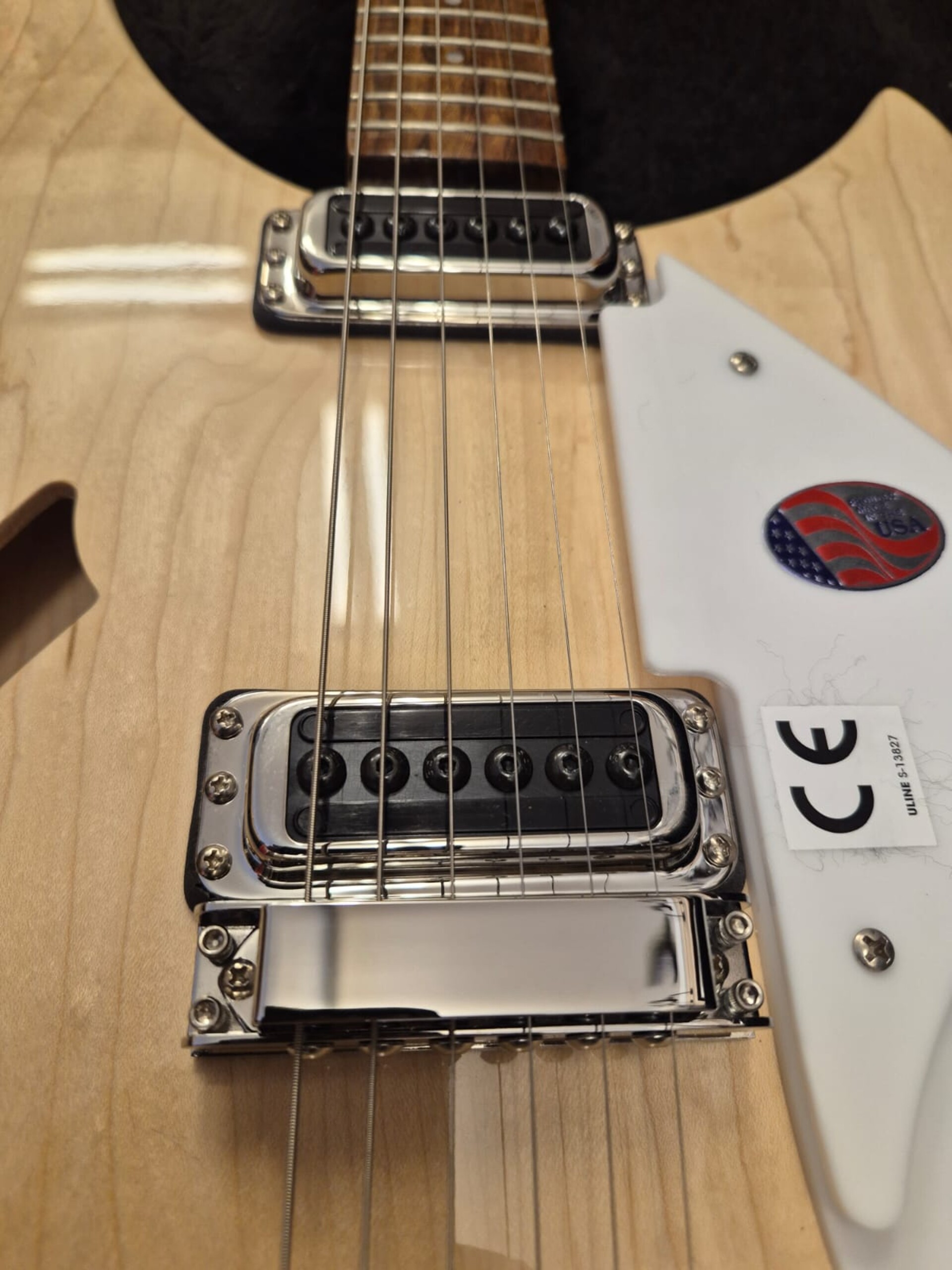 RICKENBACKER 330 MAPLE GLO