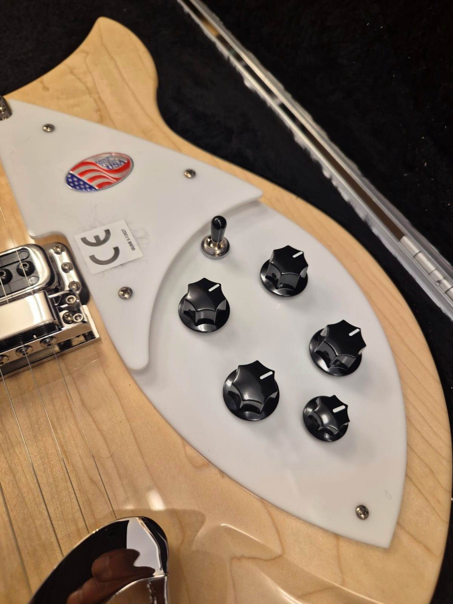 RICKENBACKER 330 MAPLE GLO