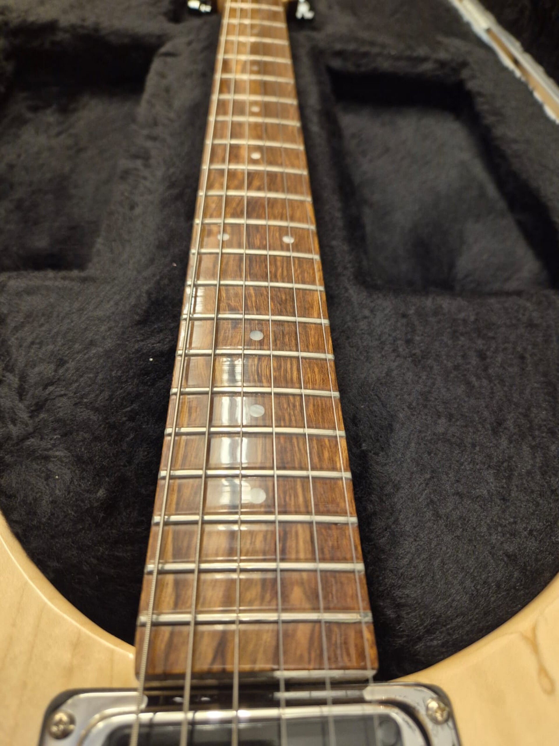 RICKENBACKER 330 MAPLE GLO