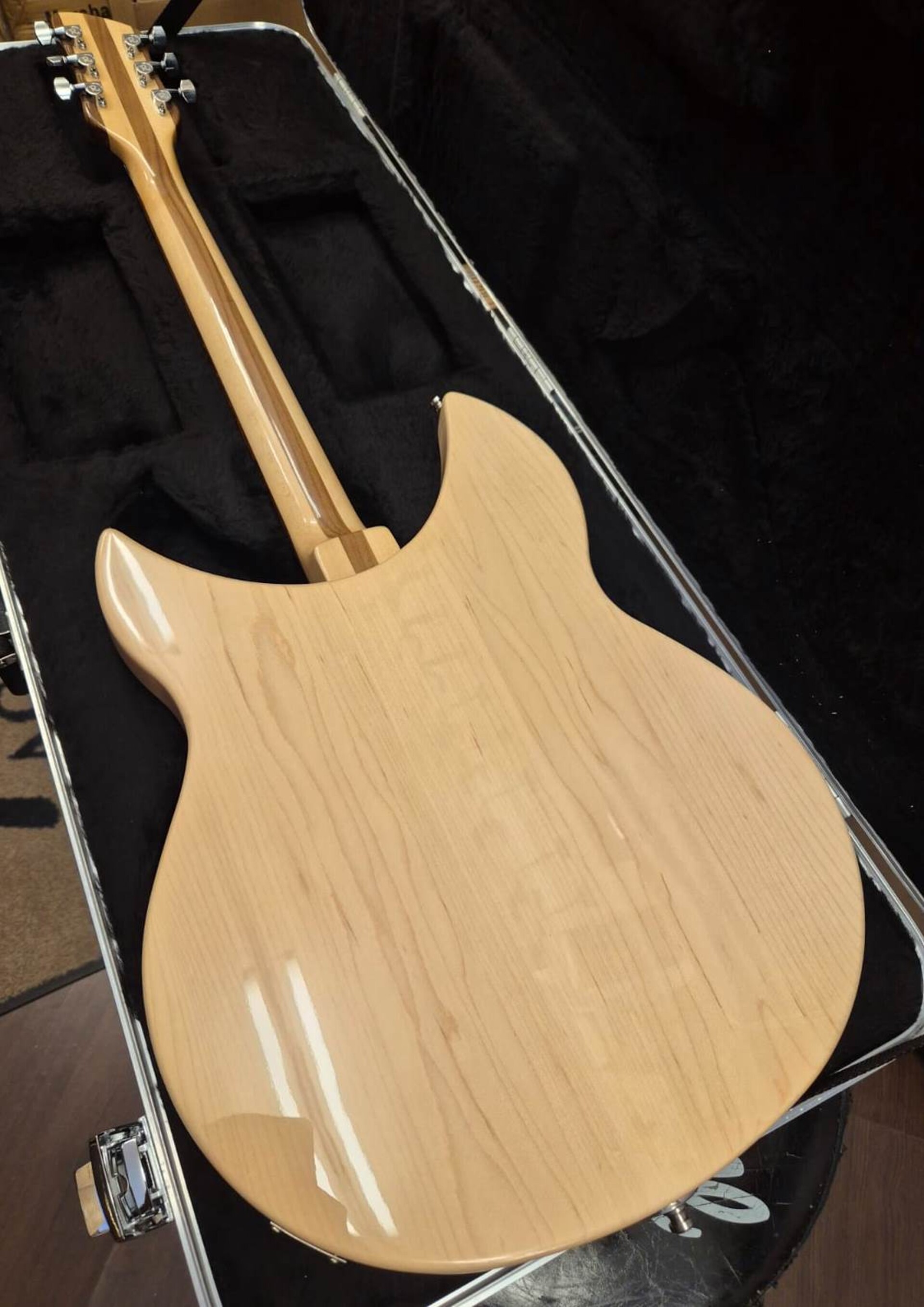 RICKENBACKER 330 MAPLE GLO
