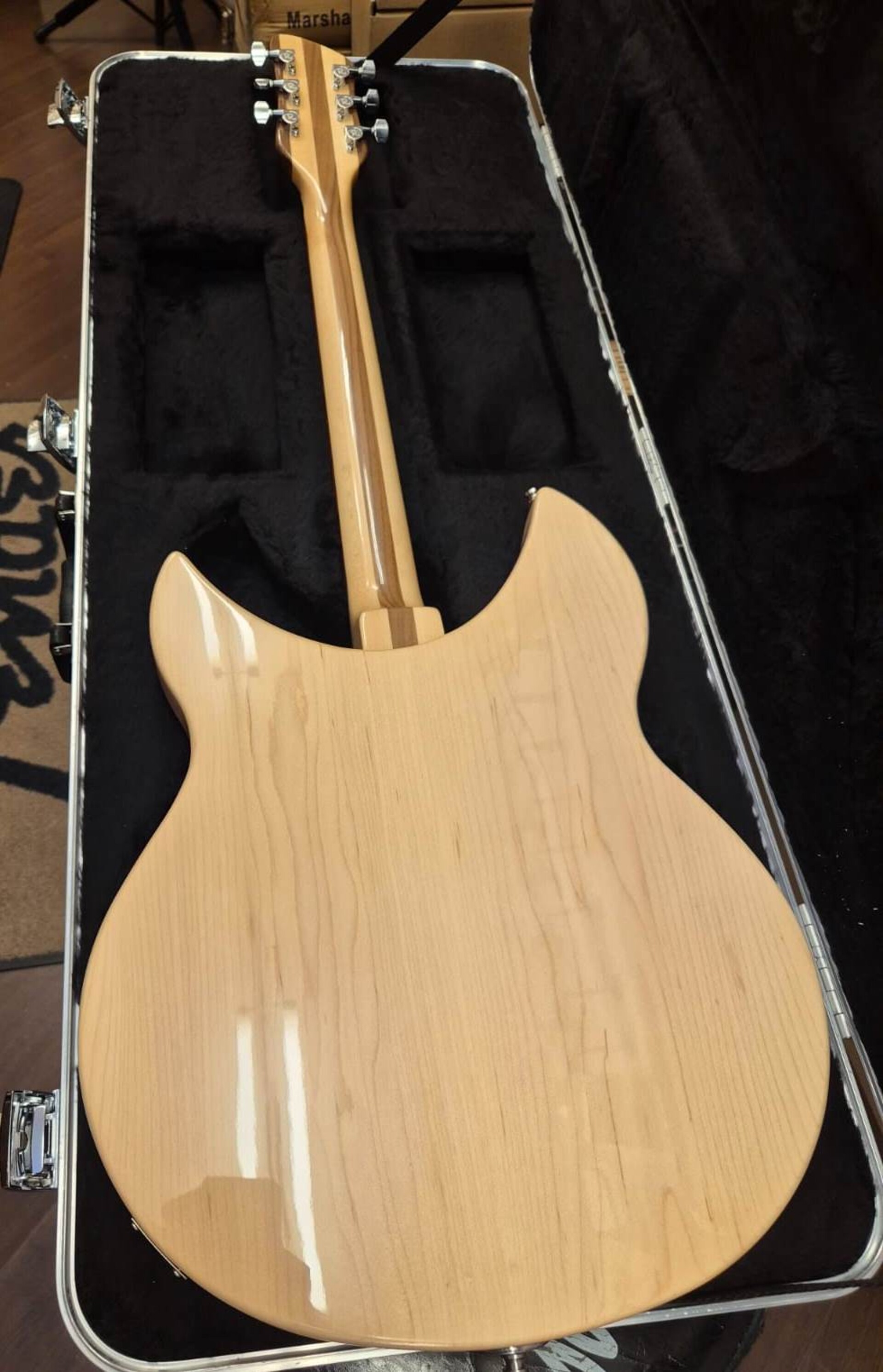 RICKENBACKER 330 MAPLE GLO