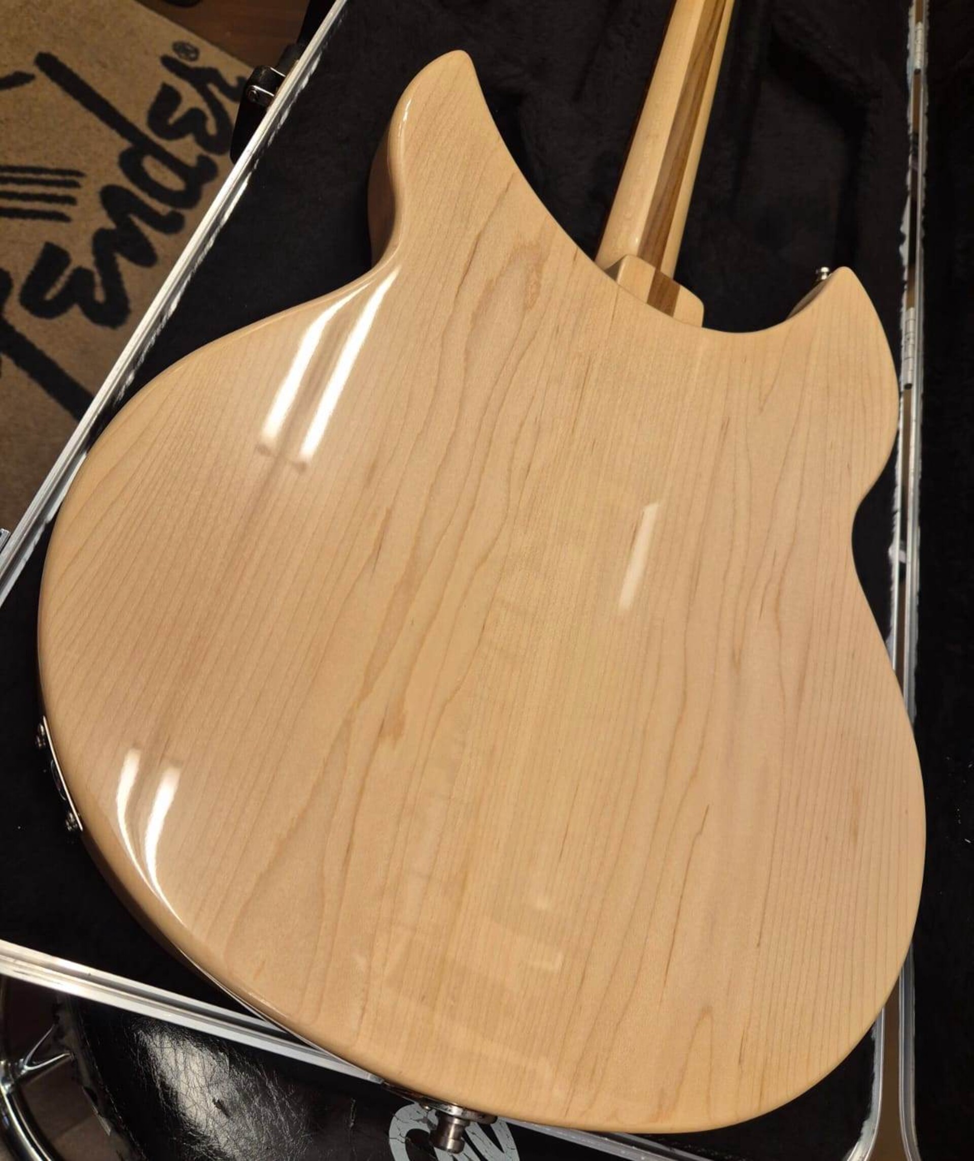 RICKENBACKER 330 MAPLE GLO