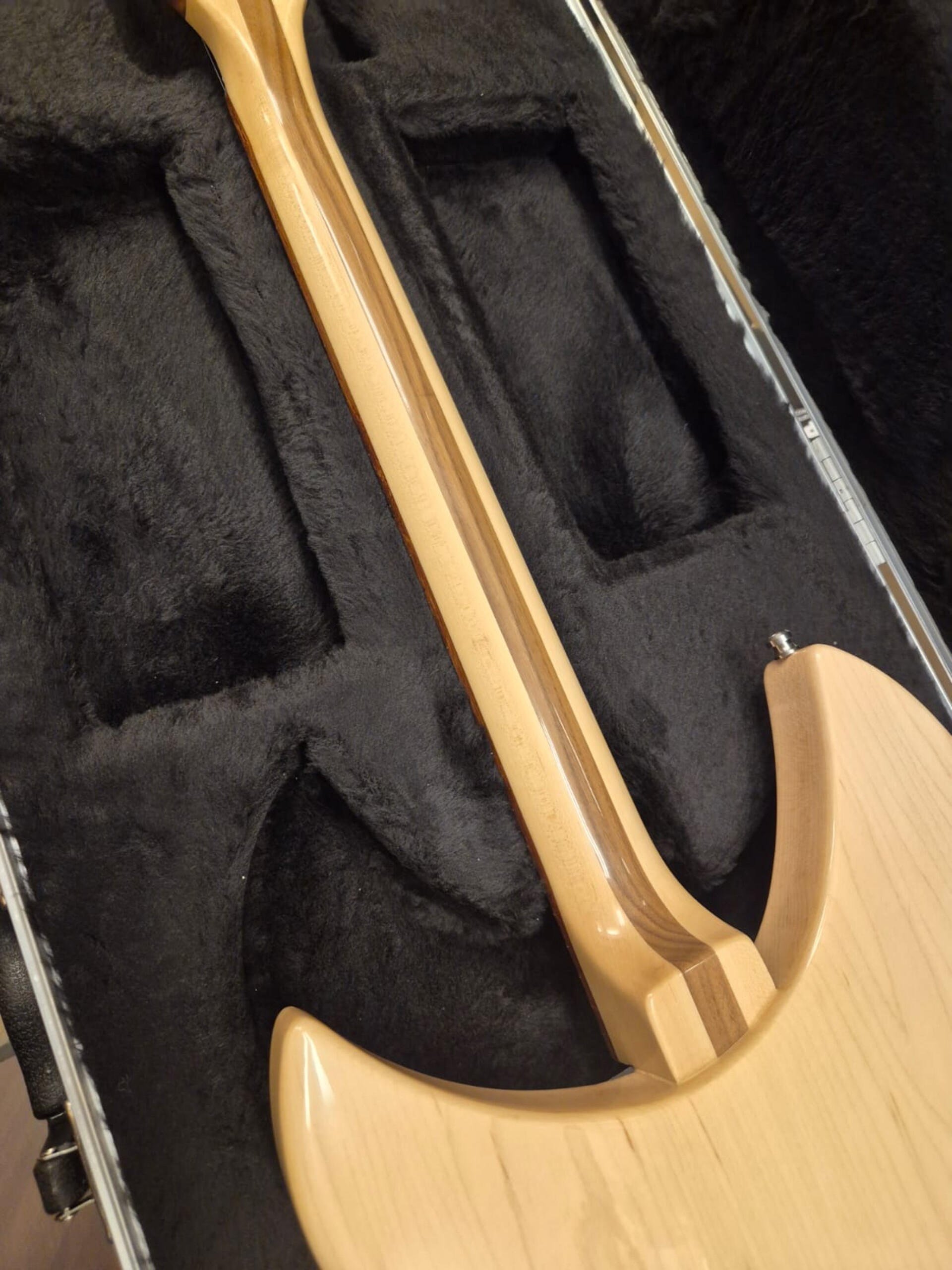 RICKENBACKER 330 MAPLE GLO