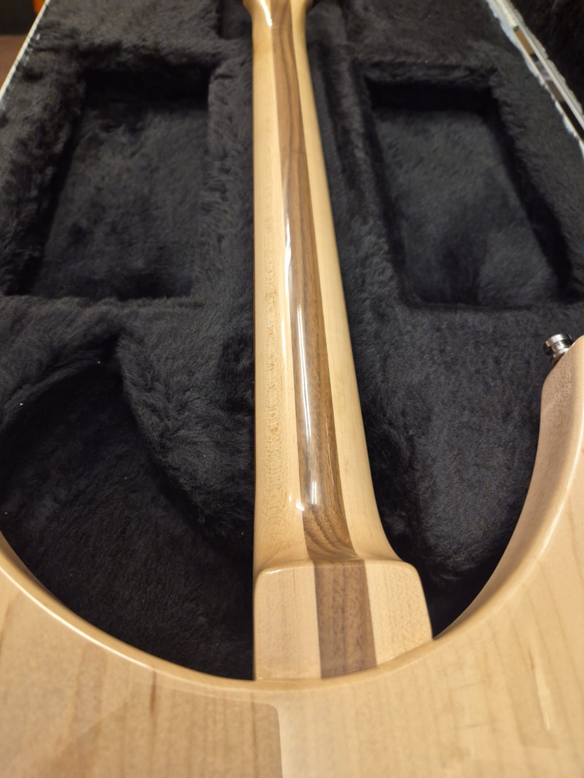 RICKENBACKER 330 MAPLE GLO