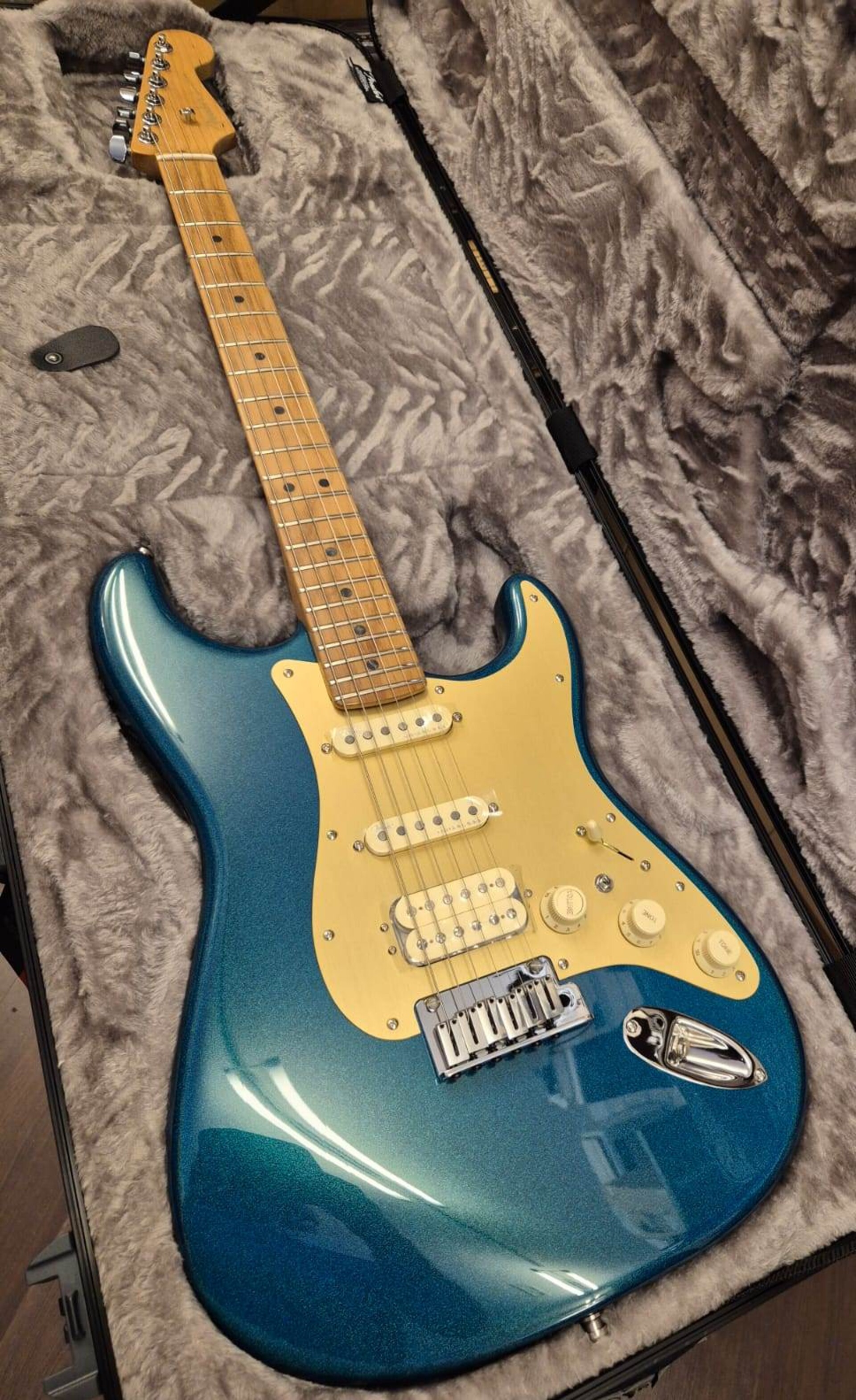 FENDER LTD AMERICAN ULTRA II STRATOCASTER HSS ROASTED MAPLE AURORA