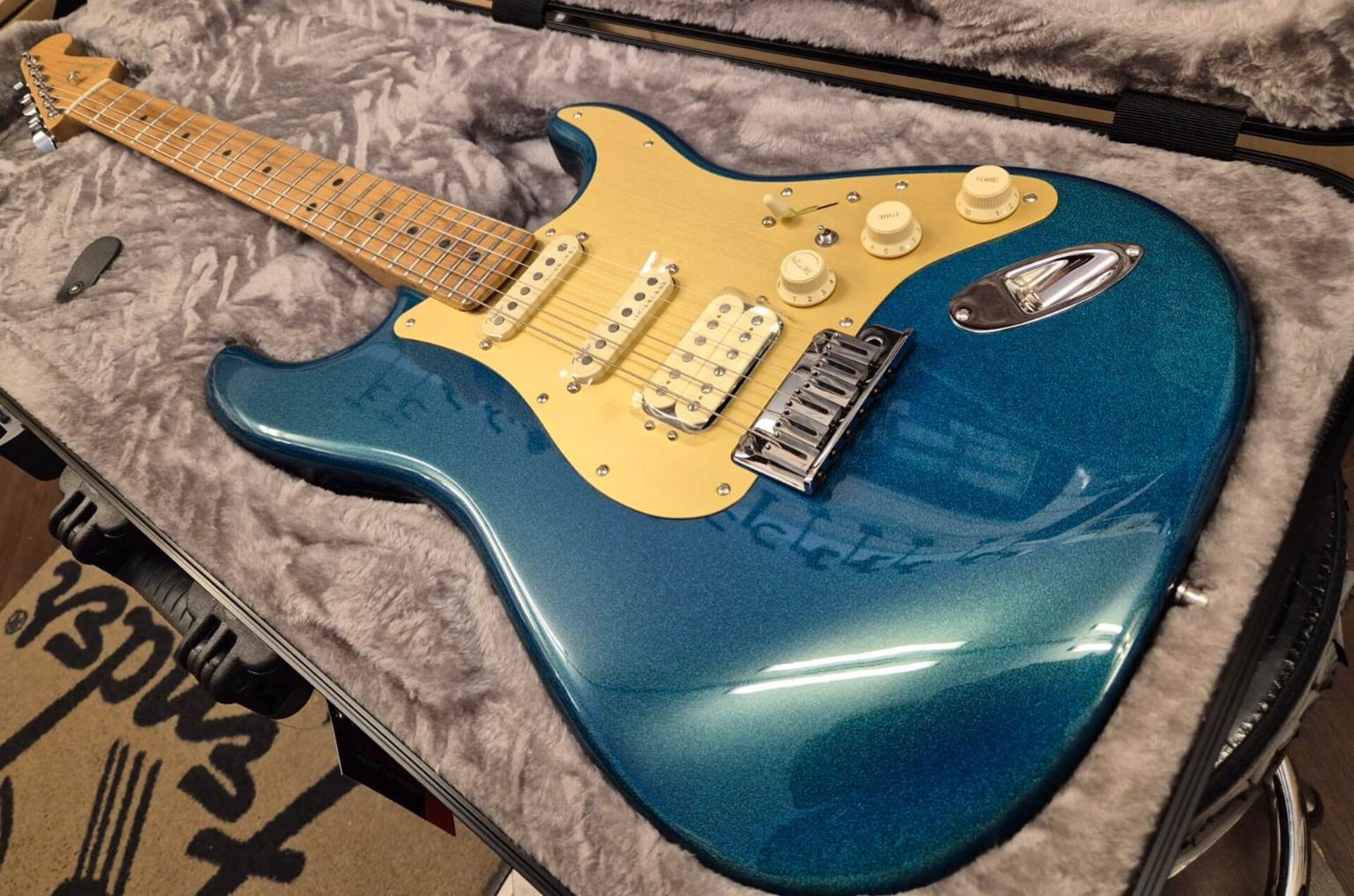 FENDER LTD AMERICAN ULTRA II STRATOCASTER HSS ROASTED MAPLE AURORA