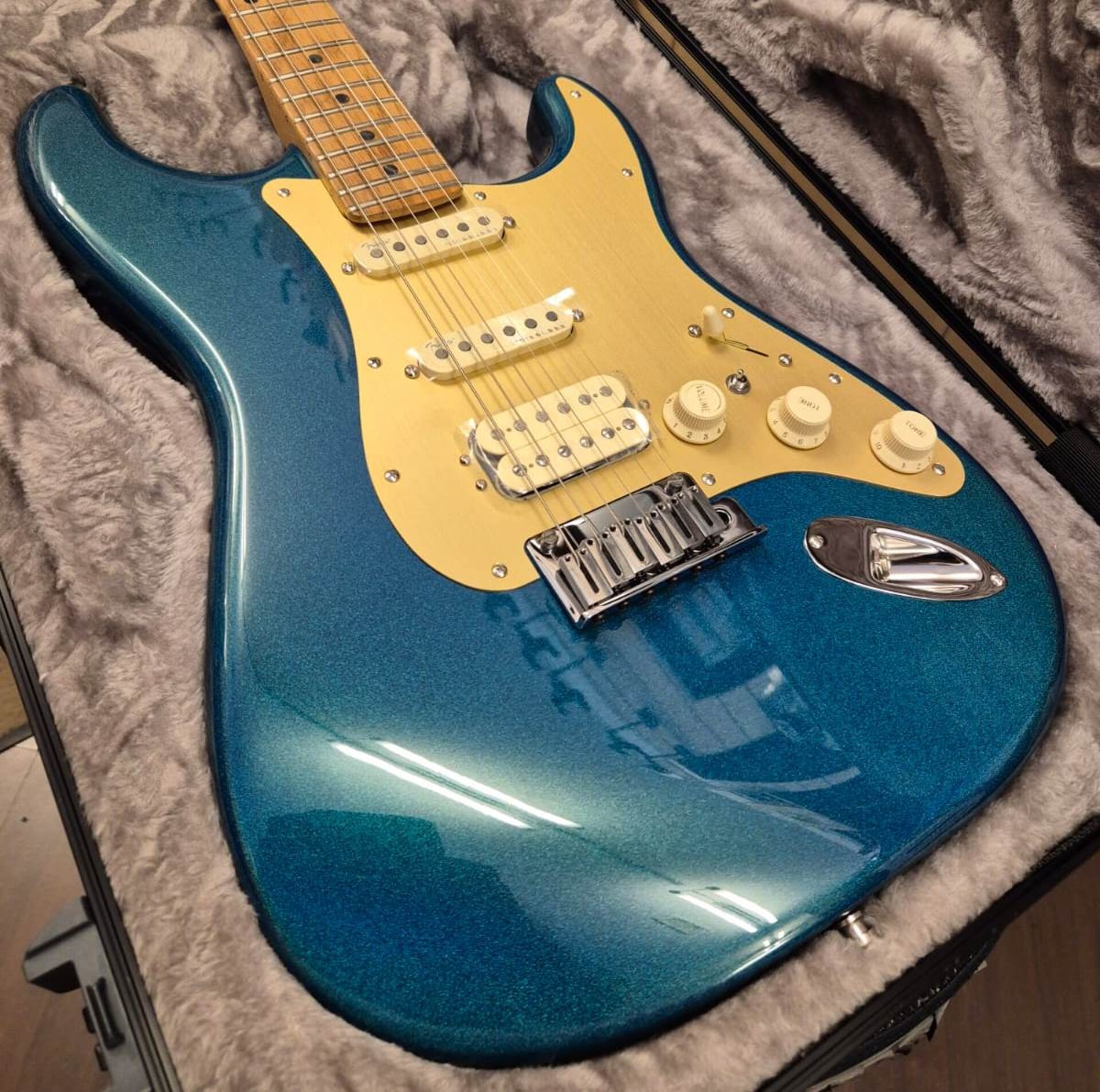 FENDER LTD AMERICAN ULTRA II STRATOCASTER HSS ROASTED MAPLE AURORA
