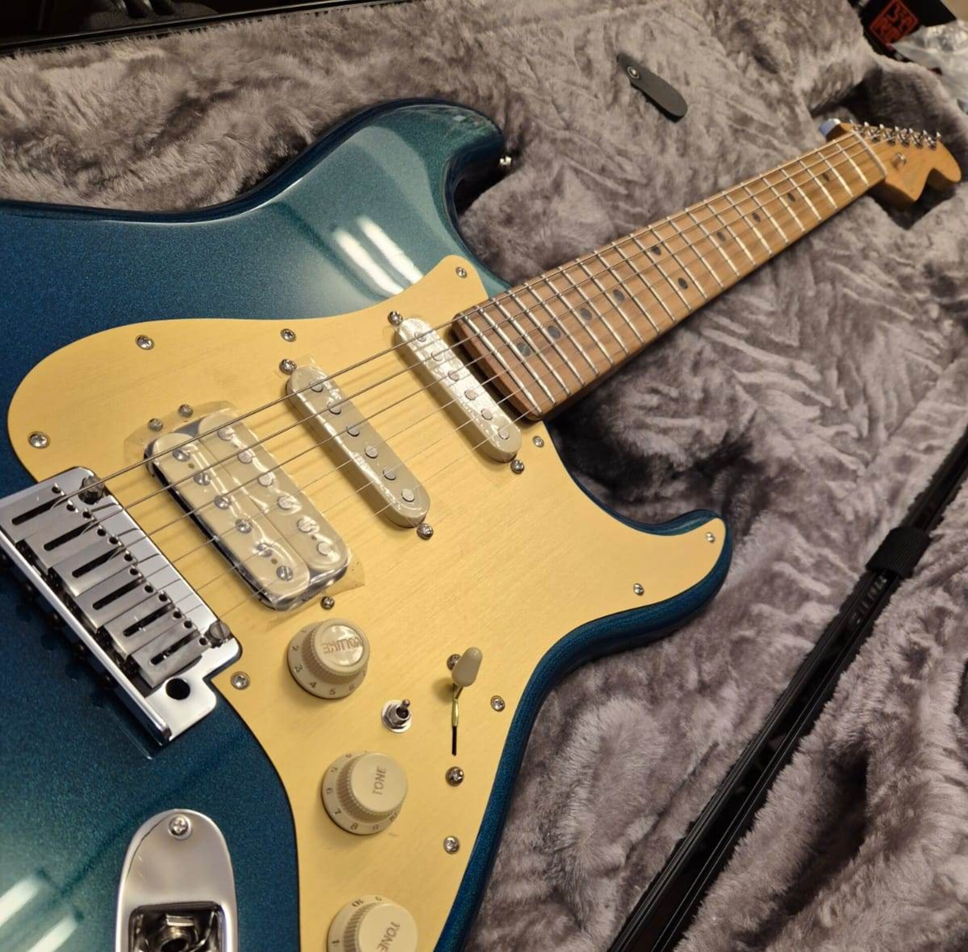 FENDER LTD AMERICAN ULTRA II STRATOCASTER HSS ROASTED MAPLE AURORA