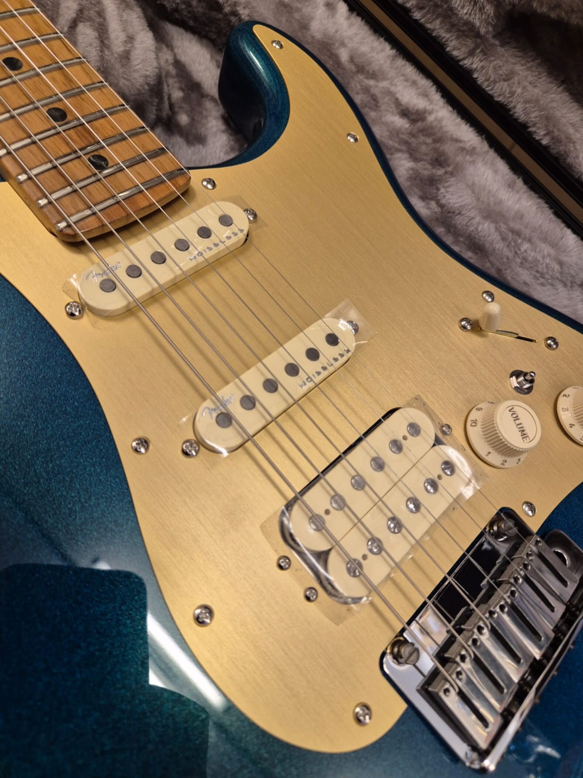 FENDER LTD AMERICAN ULTRA II STRATOCASTER HSS ROASTED MAPLE AURORA