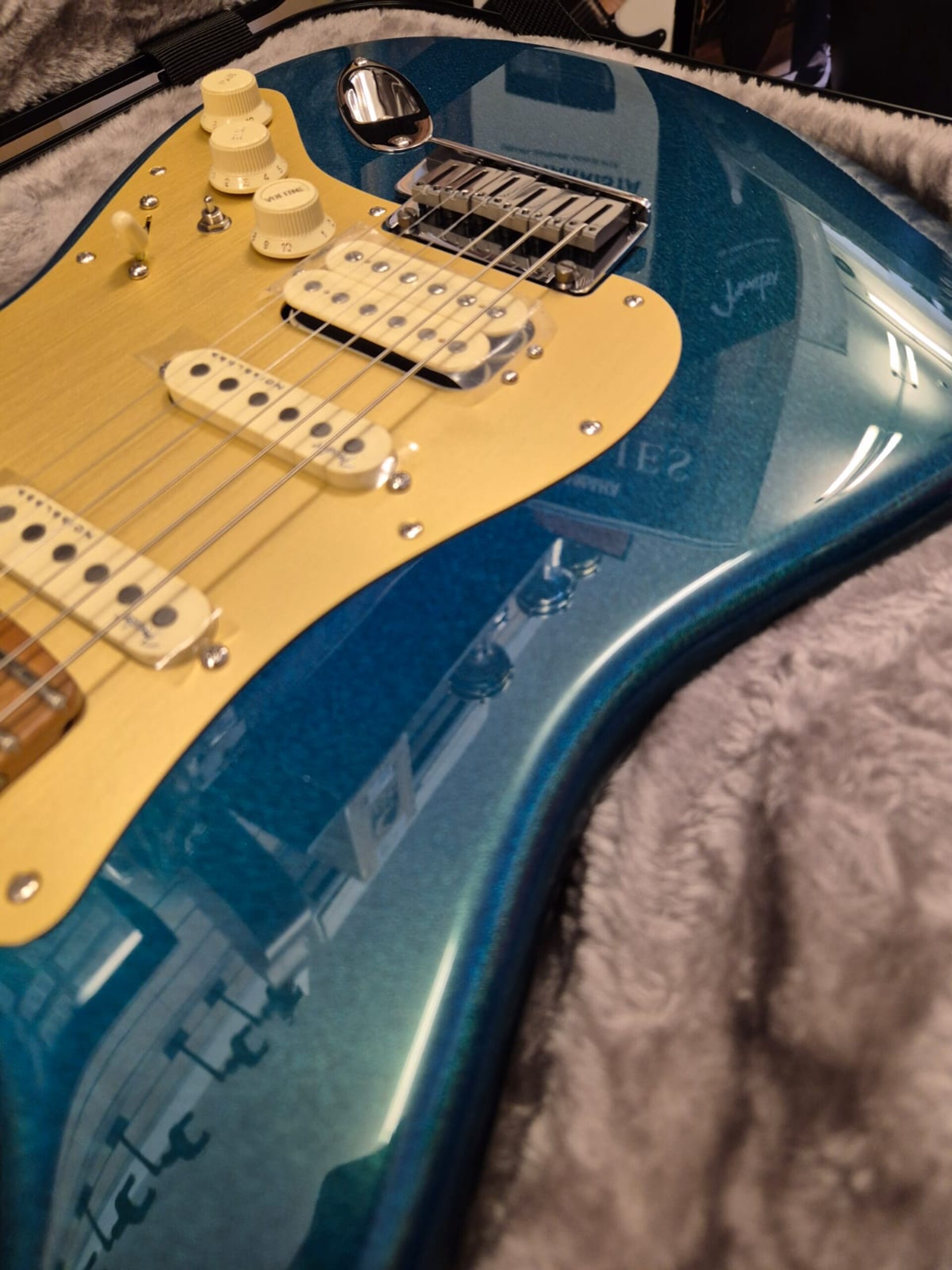 FENDER LTD AMERICAN ULTRA II STRATOCASTER HSS ROASTED MAPLE AURORA