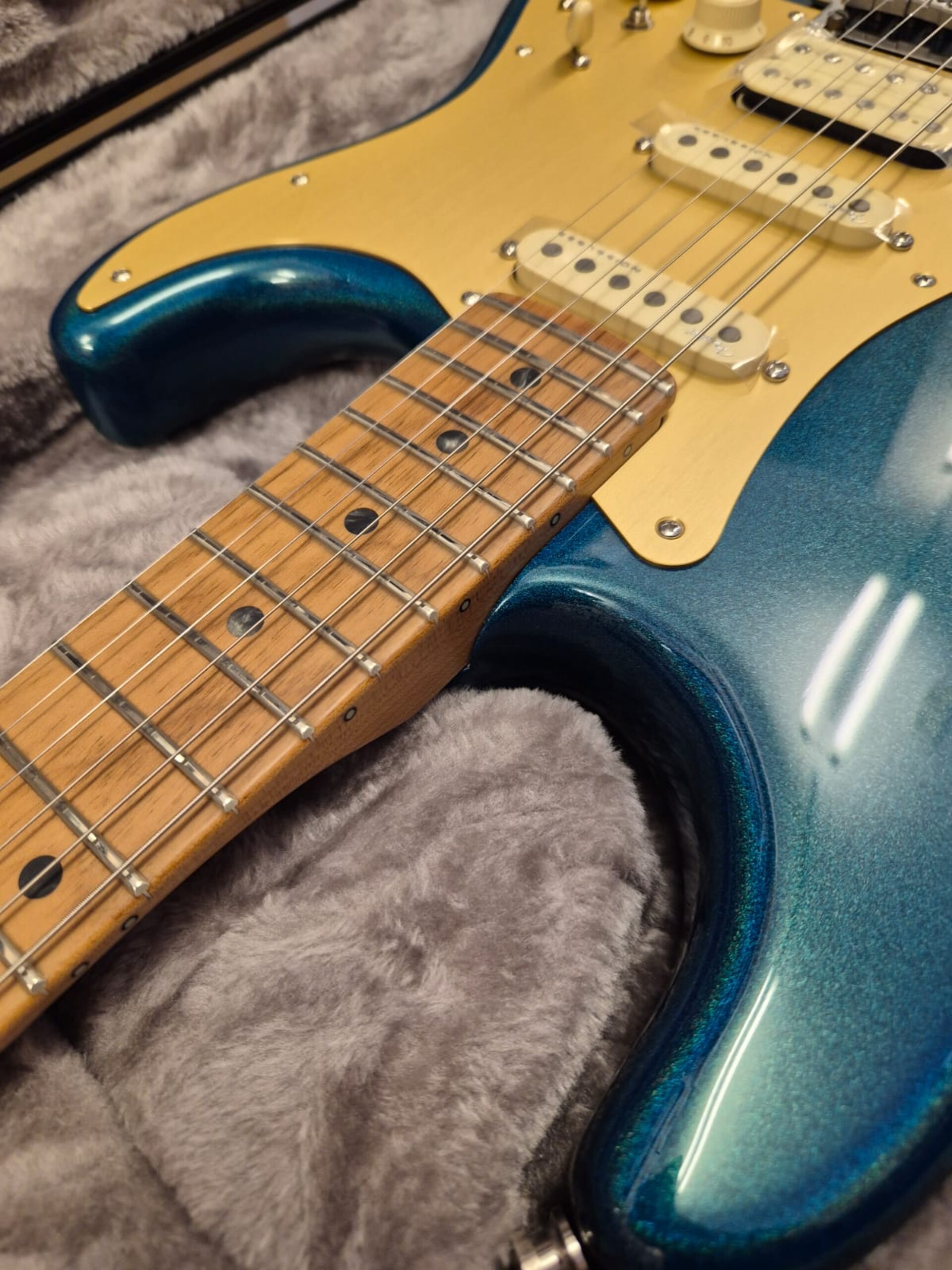 FENDER LTD AMERICAN ULTRA II STRATOCASTER HSS ROASTED MAPLE AURORA
