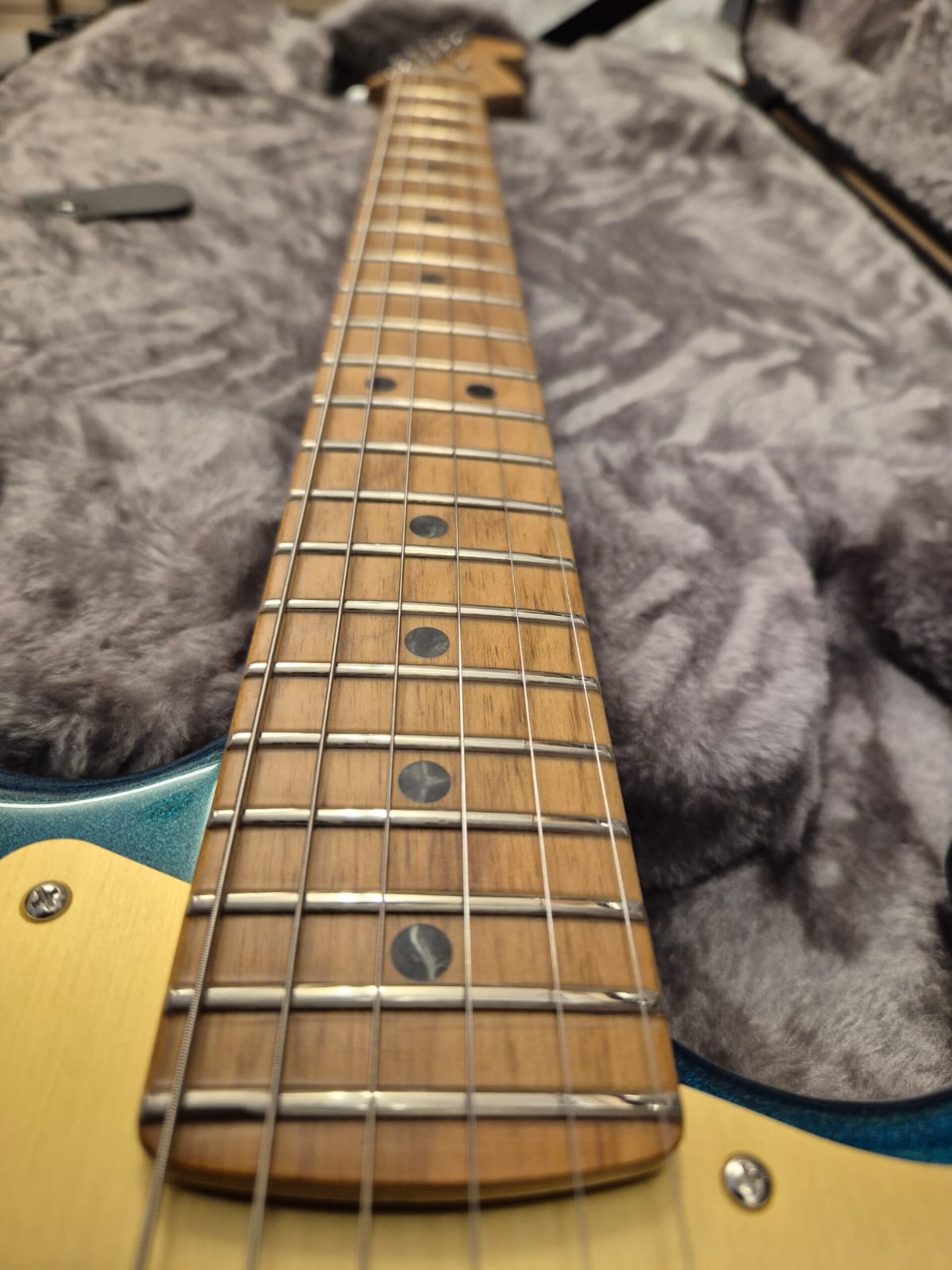 FENDER LTD AMERICAN ULTRA II STRATOCASTER HSS ROASTED MAPLE AURORA