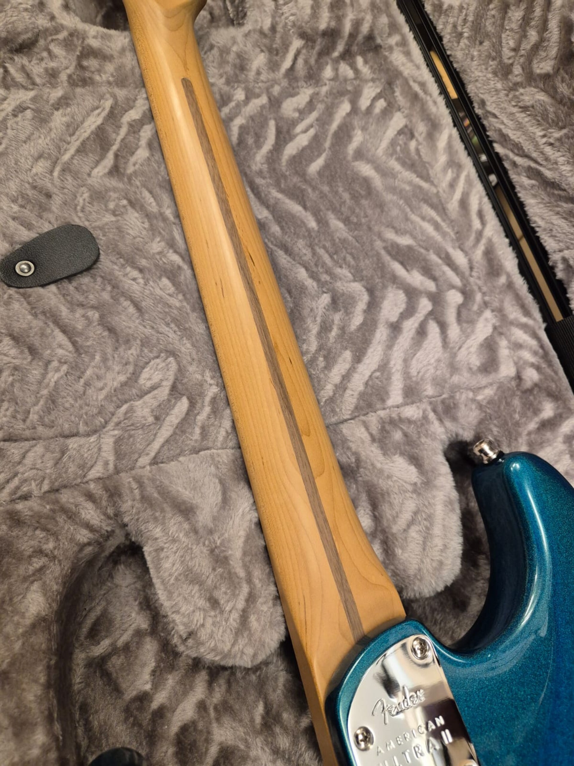 FENDER LTD AMERICAN ULTRA II STRATOCASTER HSS ROASTED MAPLE AURORA
