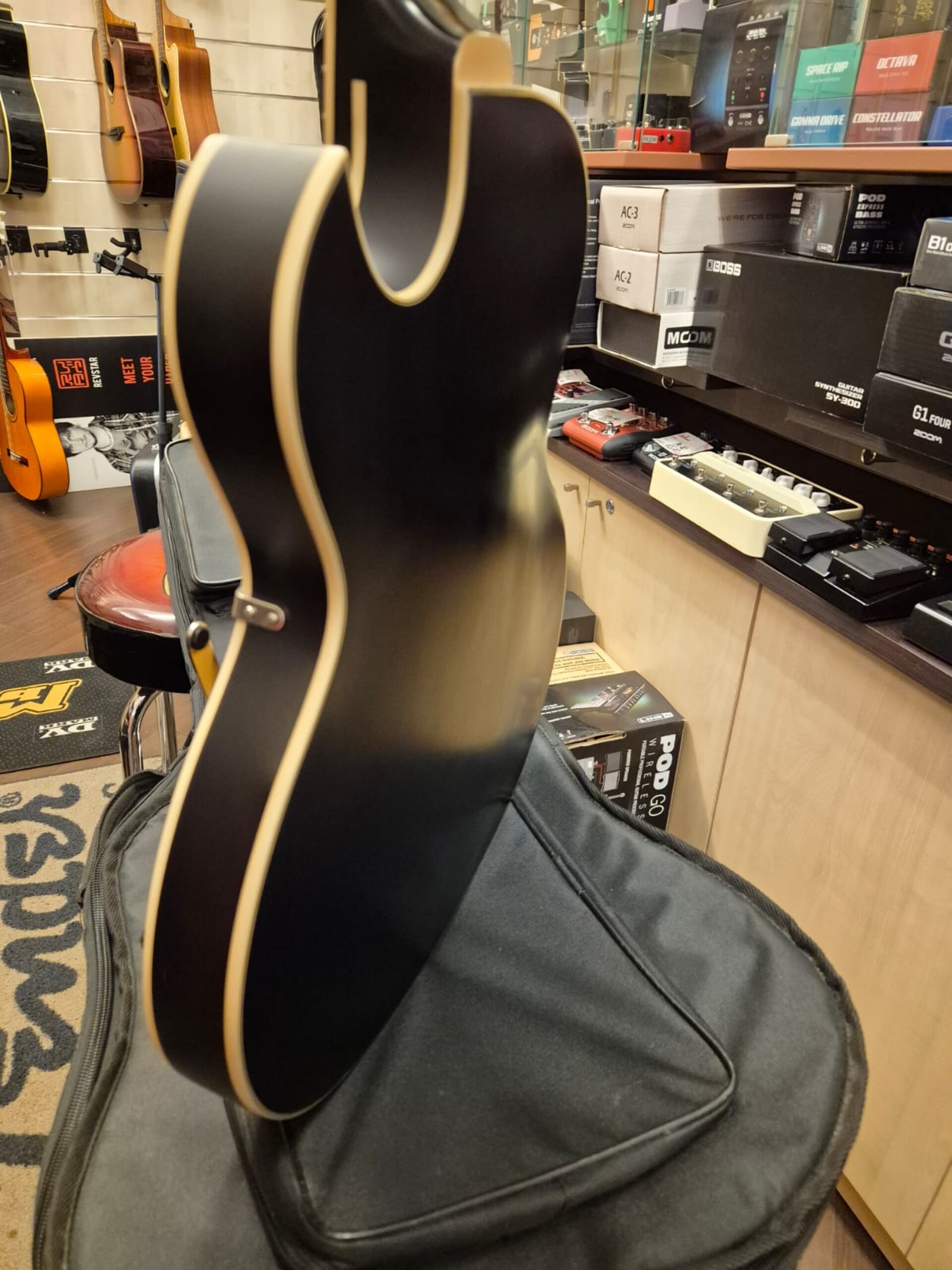 GUILD STARFIRE I JET 90 GOLD TOP