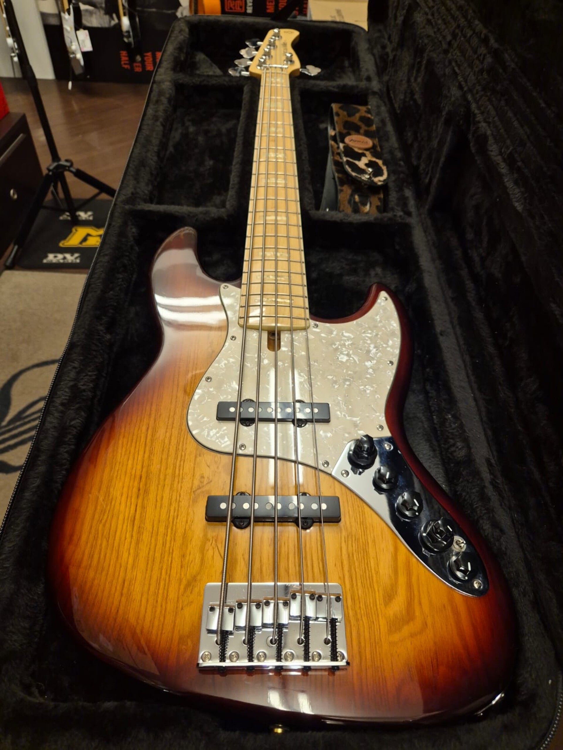 SIRE V7 MARCUS MILLER 5 CORDE