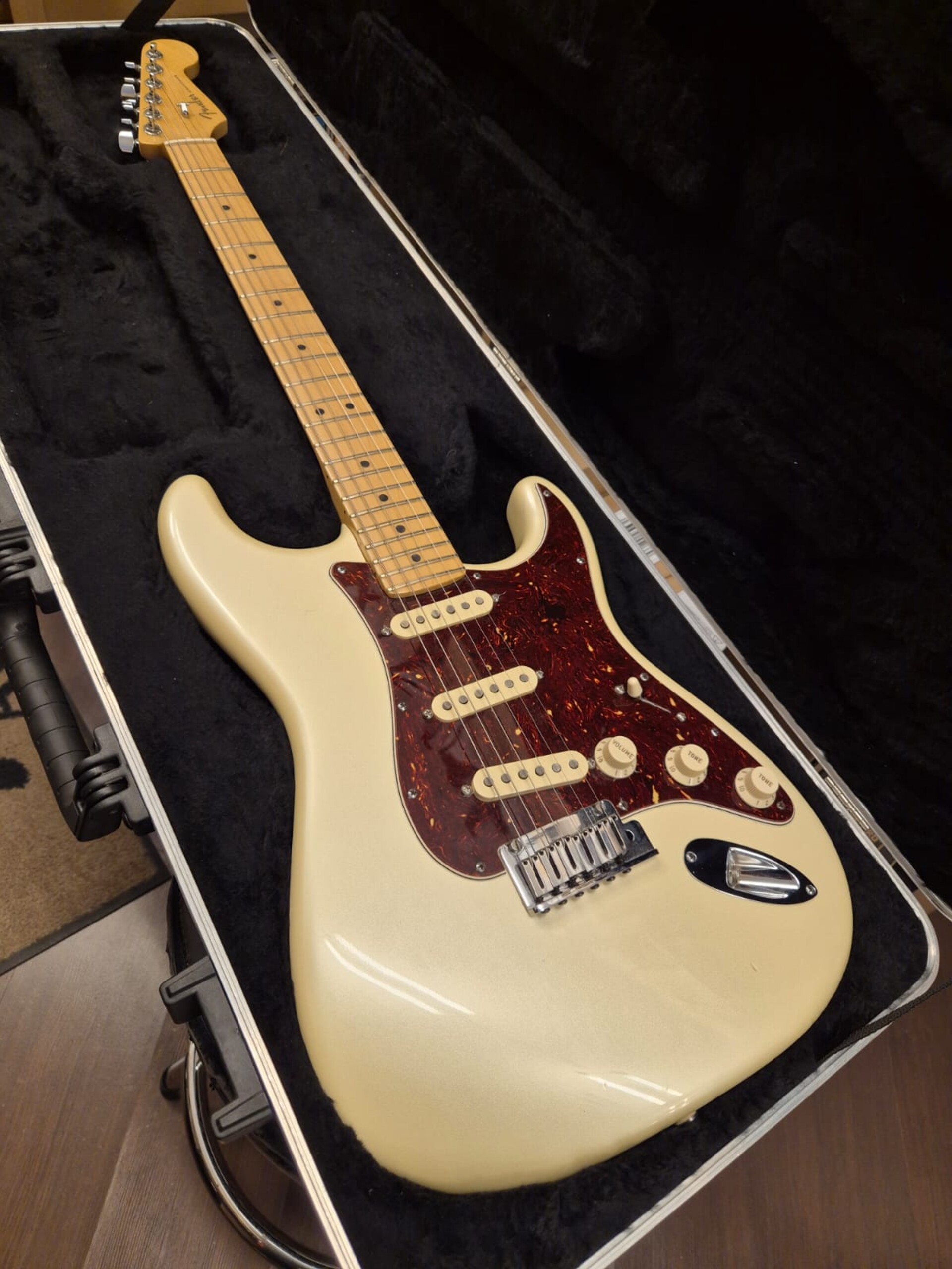FENDER AMERICAN DELUXE STRATOCASTER OLYMPIC PEARL