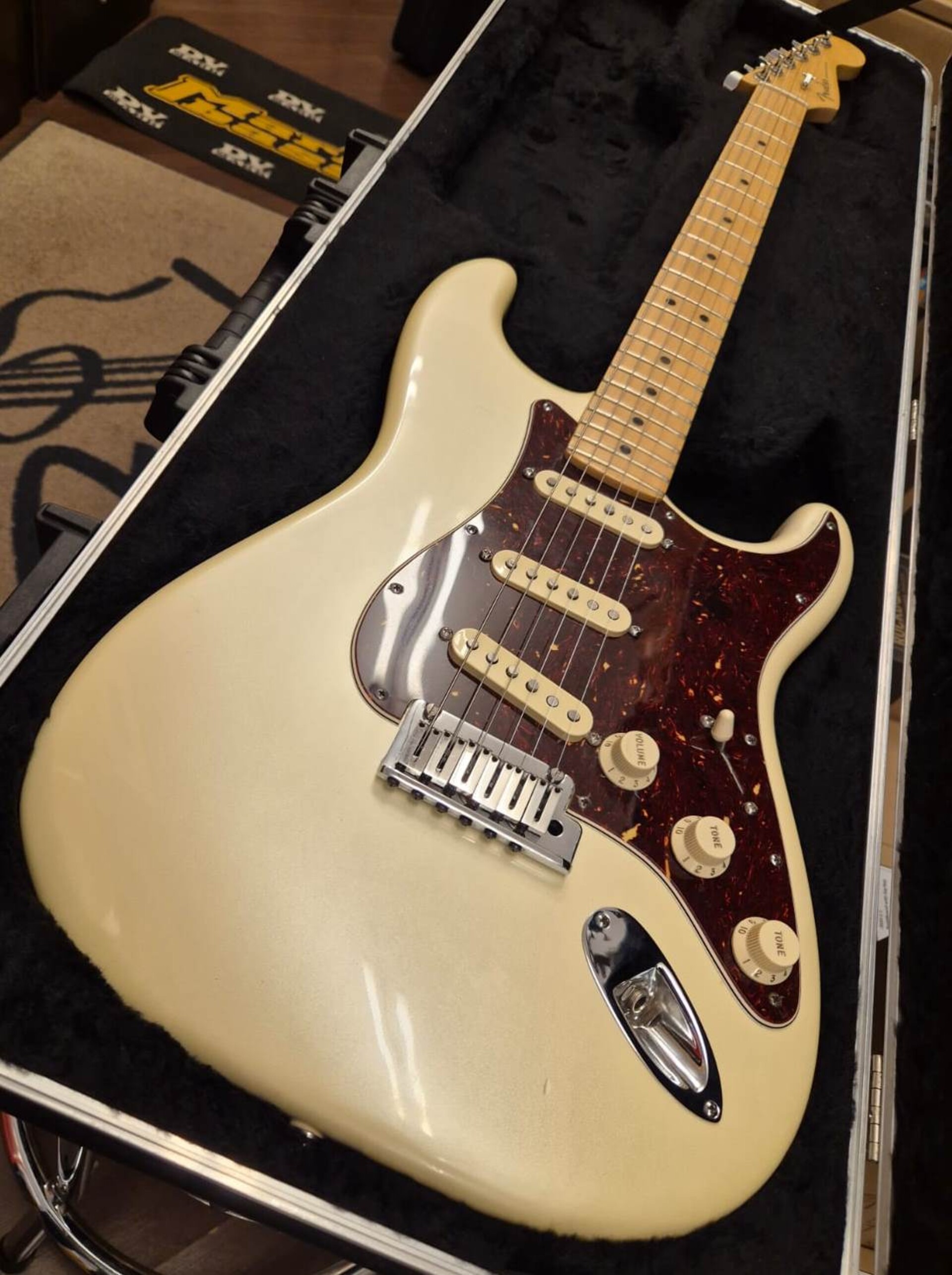 FENDER AMERICAN DELUXE STRATOCASTER OLYMPIC PEARL