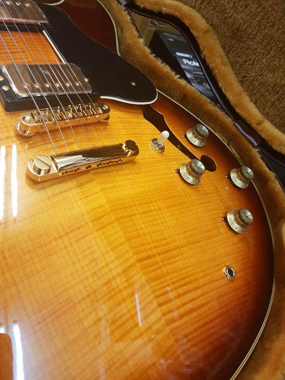 YAMAHA SA2200 VS VIOLIN SUNBURST